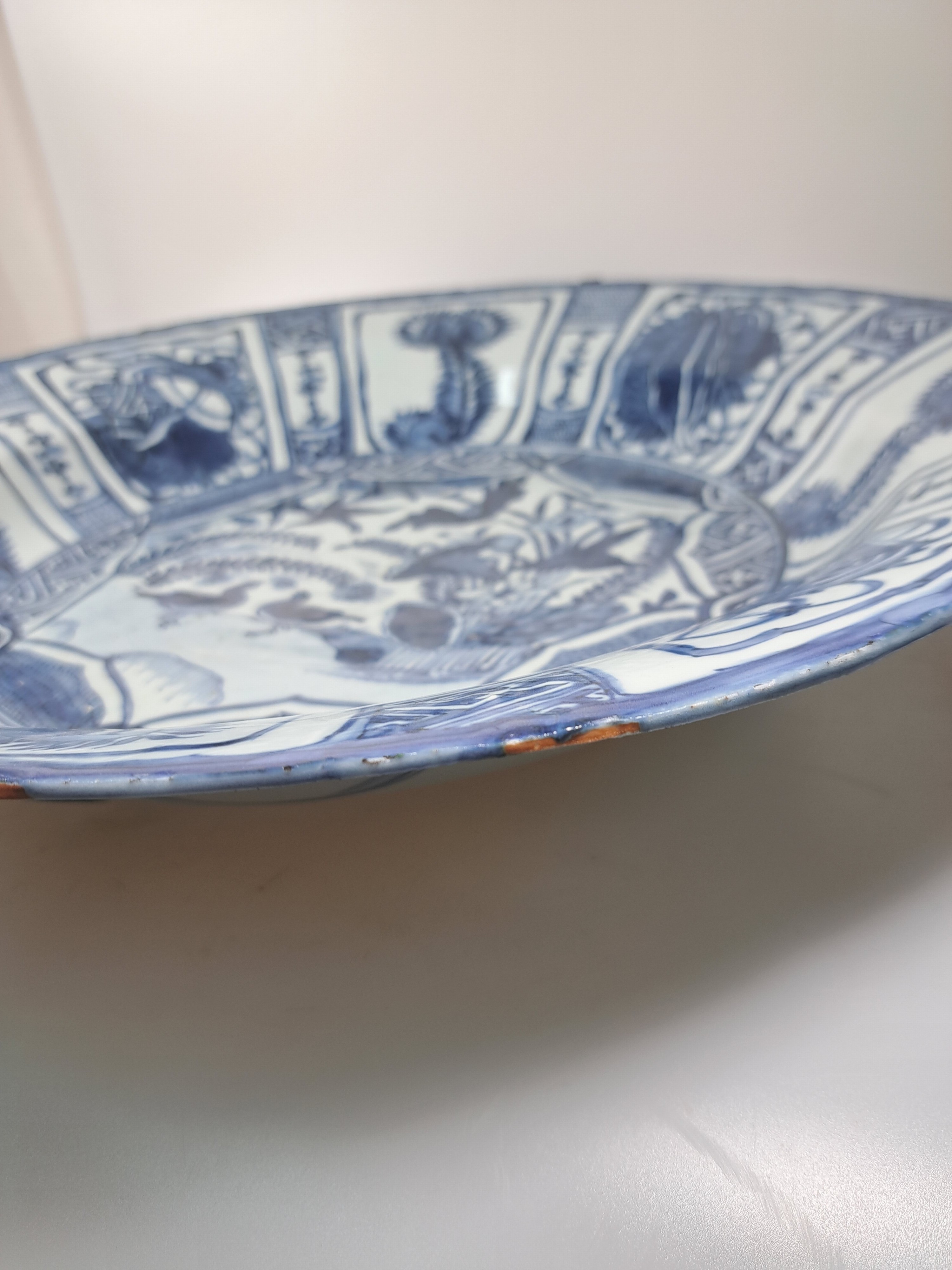 Detail g: Sehr großer Teller, China, wohl Wanli-Periode 1573-1618, sog. Kraak-Porzellan, Gänse im Teich mit Lotusblüten, Porzellan, mit blauer ...