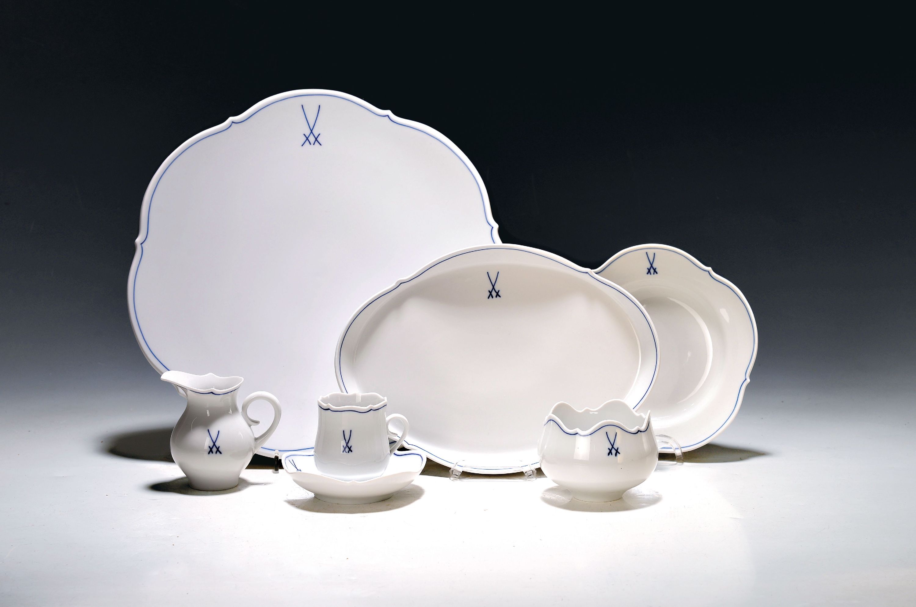 Image 27072074 - Mokkaservice, Meissen, 2. Hälfte 20. Jh., weiß mit Meissenschwertern auf der ...