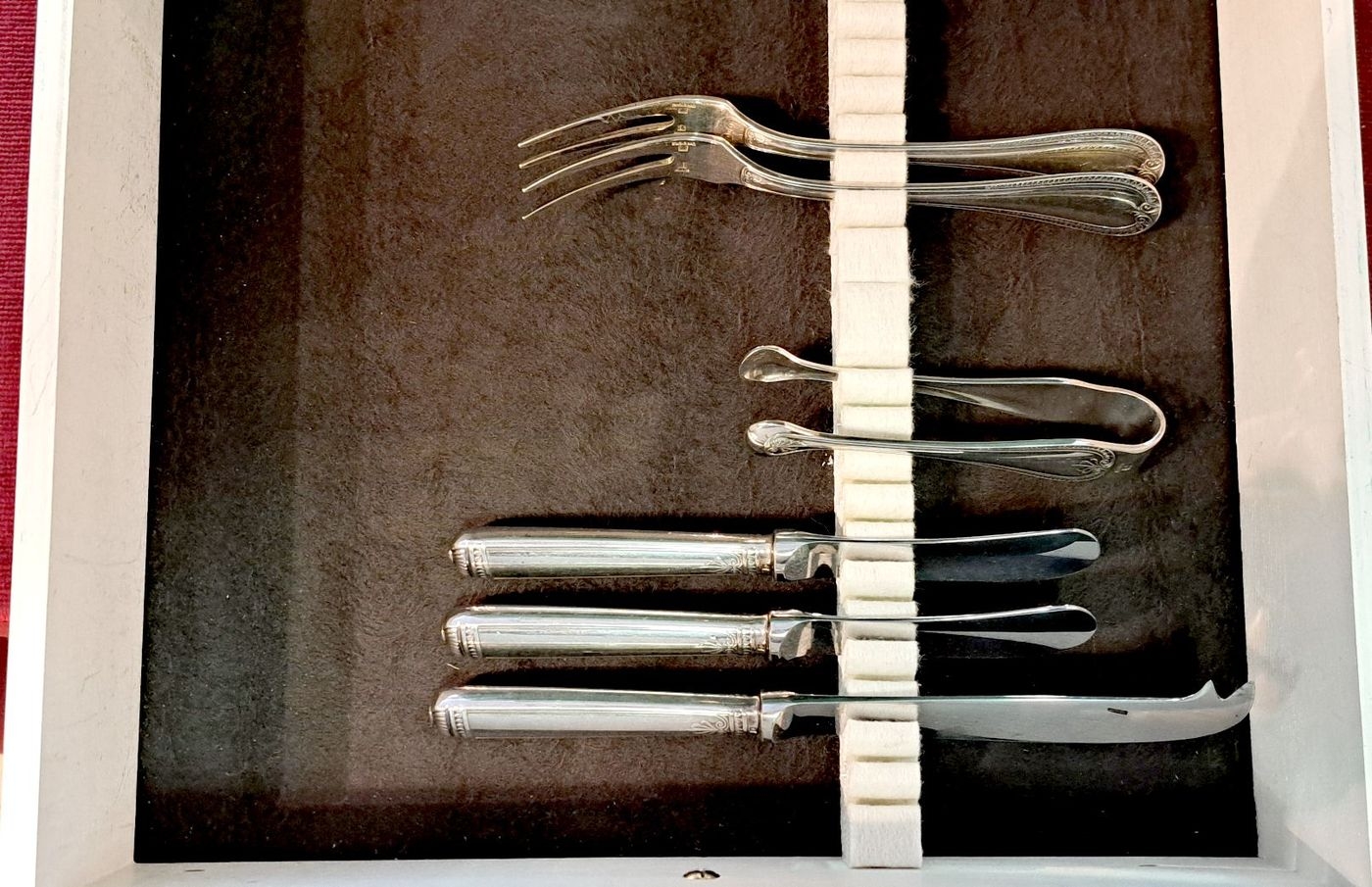 Detail f: Christofle-Besteck, 109 Teile, Paris, für 12 Personen, versilbert, Malmaison, 12 Menuegabeln, 12 Menuemesser, 12 Menuelöffel, 12 Kaffeelöffel, 12 ...