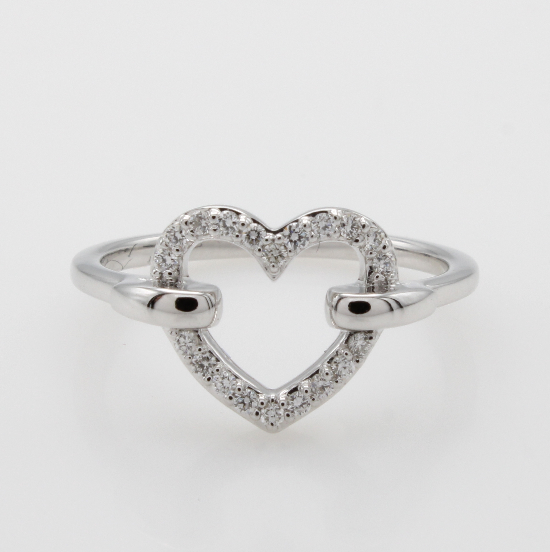 Image 27072082 - Ring mit Brillanten, WG 585/000, herzförm. Mittelteil bes. m. Brill. zus. ca. 0.15 ct ...