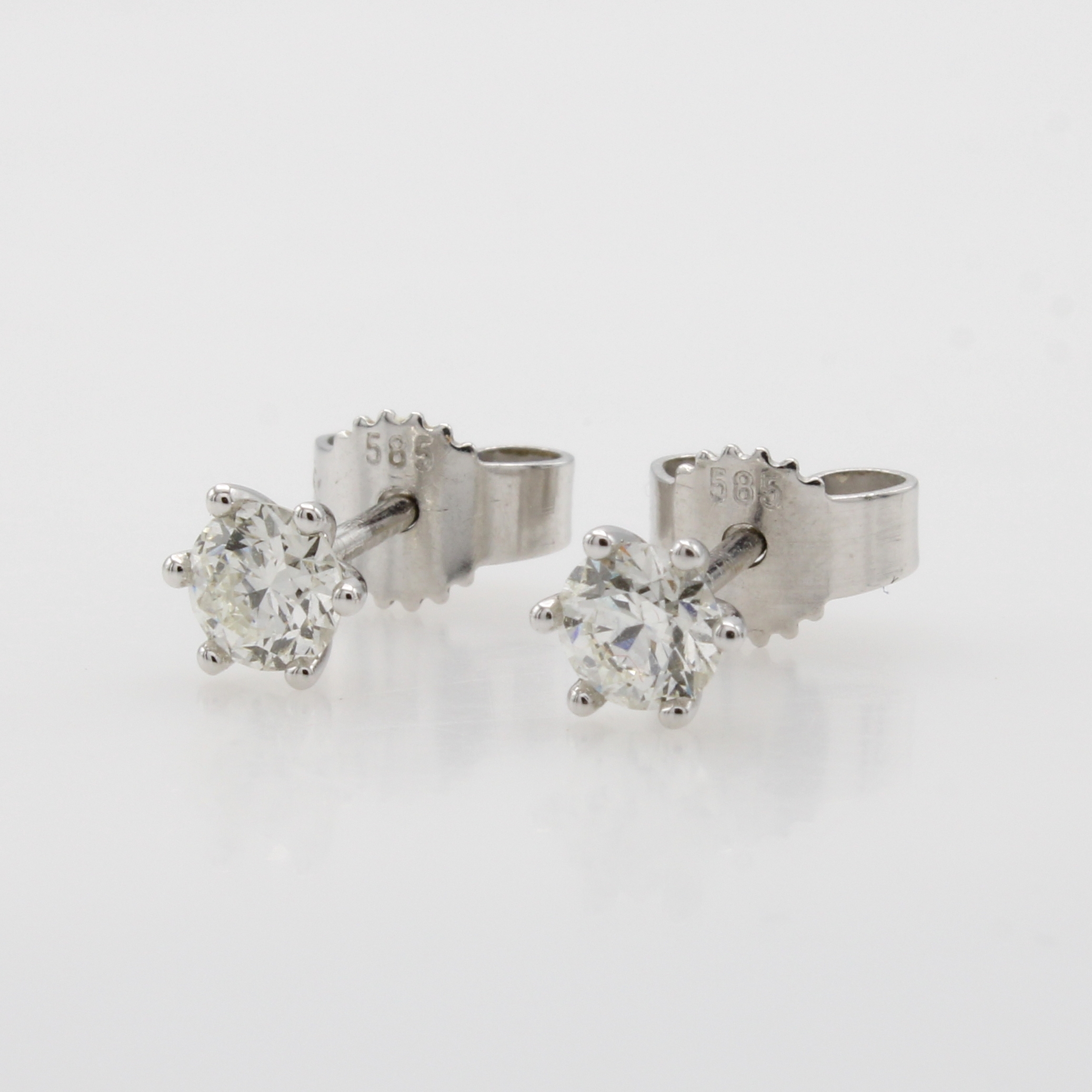 Image 27072094 - Paar Ohrstecker mit Brillanten, WG 585/000, 2 Brill. zus. ca. 0.50 ct Weiß/si, 6er ...