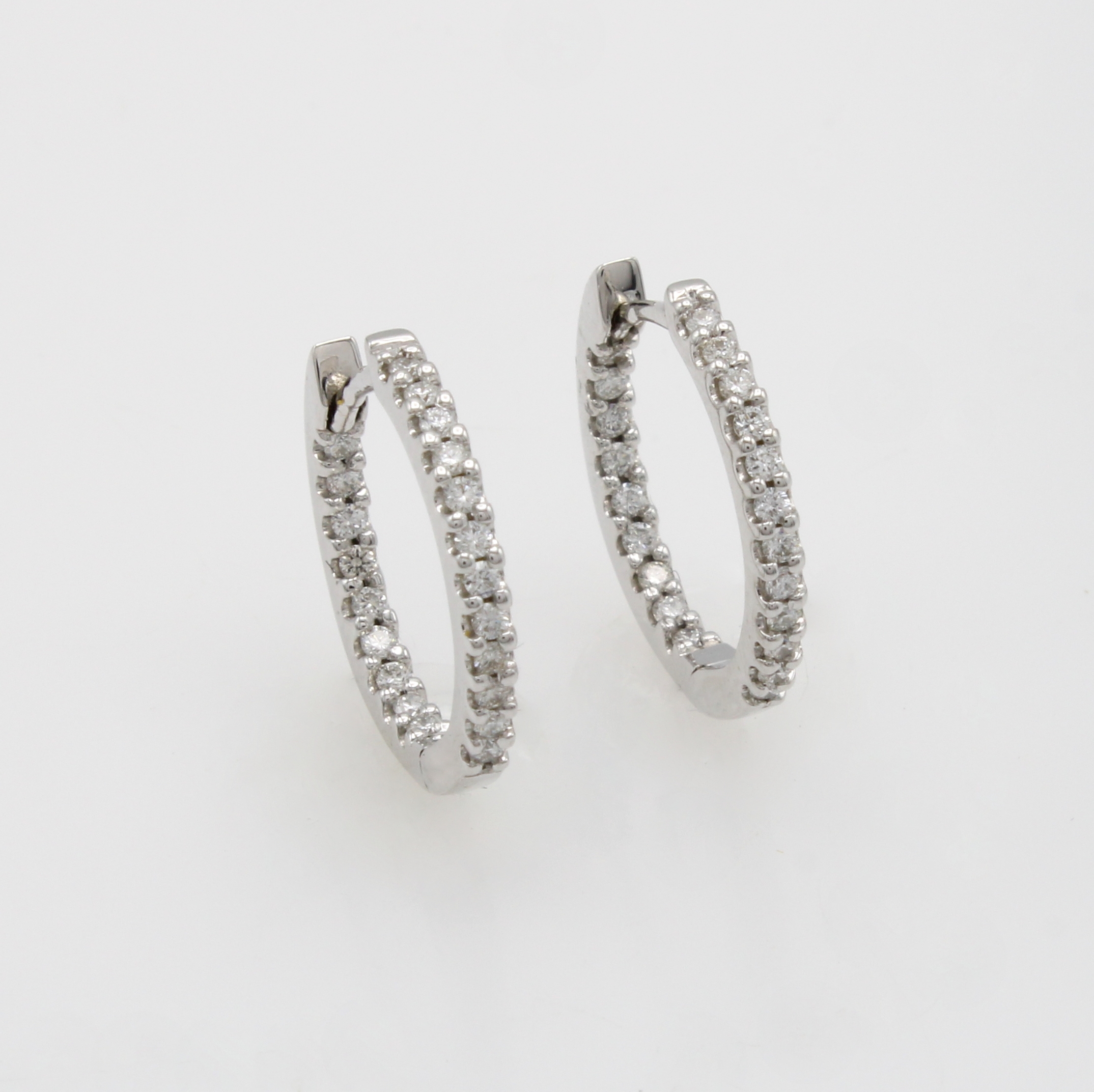 Image 27072098 - Paar Klappcreolen mit Brillanten, WG 585/000, z.T. auch innen bes. m. Brill. zus. ca. ...