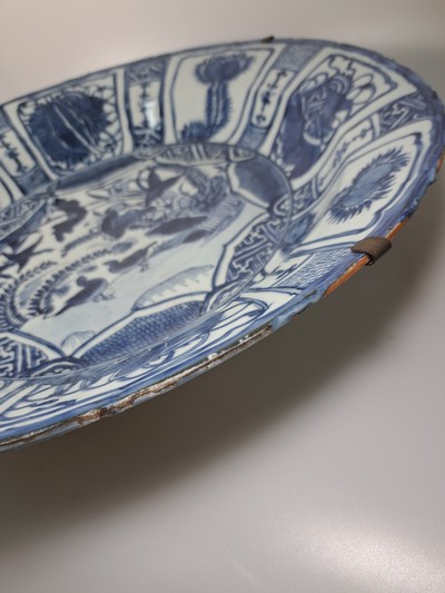 27072068f - Sehr großer Teller, China, wohl Wanli-Periode 1573-1618, sog. Kraak-Porzellan, Gänse ...
