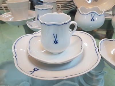 27072074b - Mokkaservice, Meissen, 2. Hälfte 20. Jh., weiß mit Meissenschwertern auf der ...