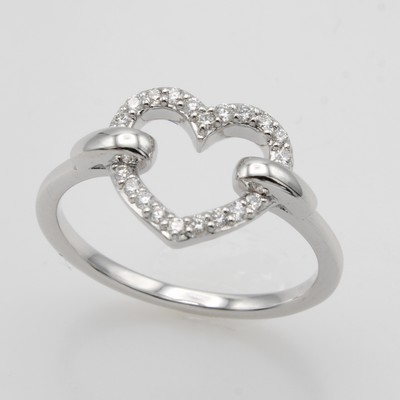27072082a - Ring mit Brillanten, WG 585/000, herzförm. Mittelteil bes. m. Brill. zus. ca. 0.15 ct ...
