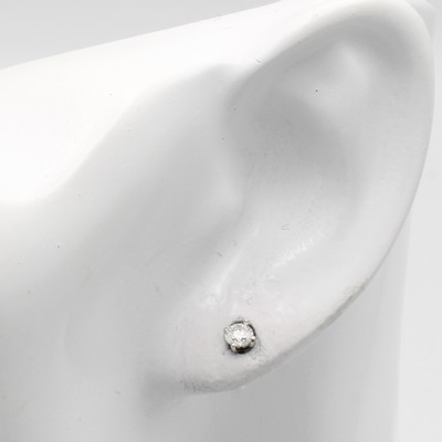 27072093a - Paar Ohrstecker mit Brillanten, WG 585/000, 2 Brill. in Krappenfassungen zus. ca. 0.36 ...