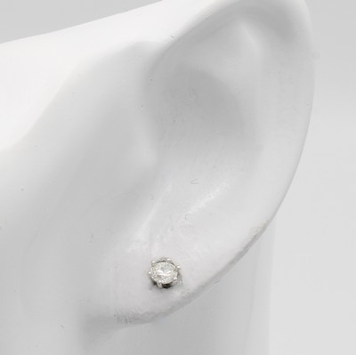 27072094a - Paar Ohrstecker mit Brillanten, WG 585/000, 2 Brill. zus. ca. 0.50 ct Weiß/si, 6er ...