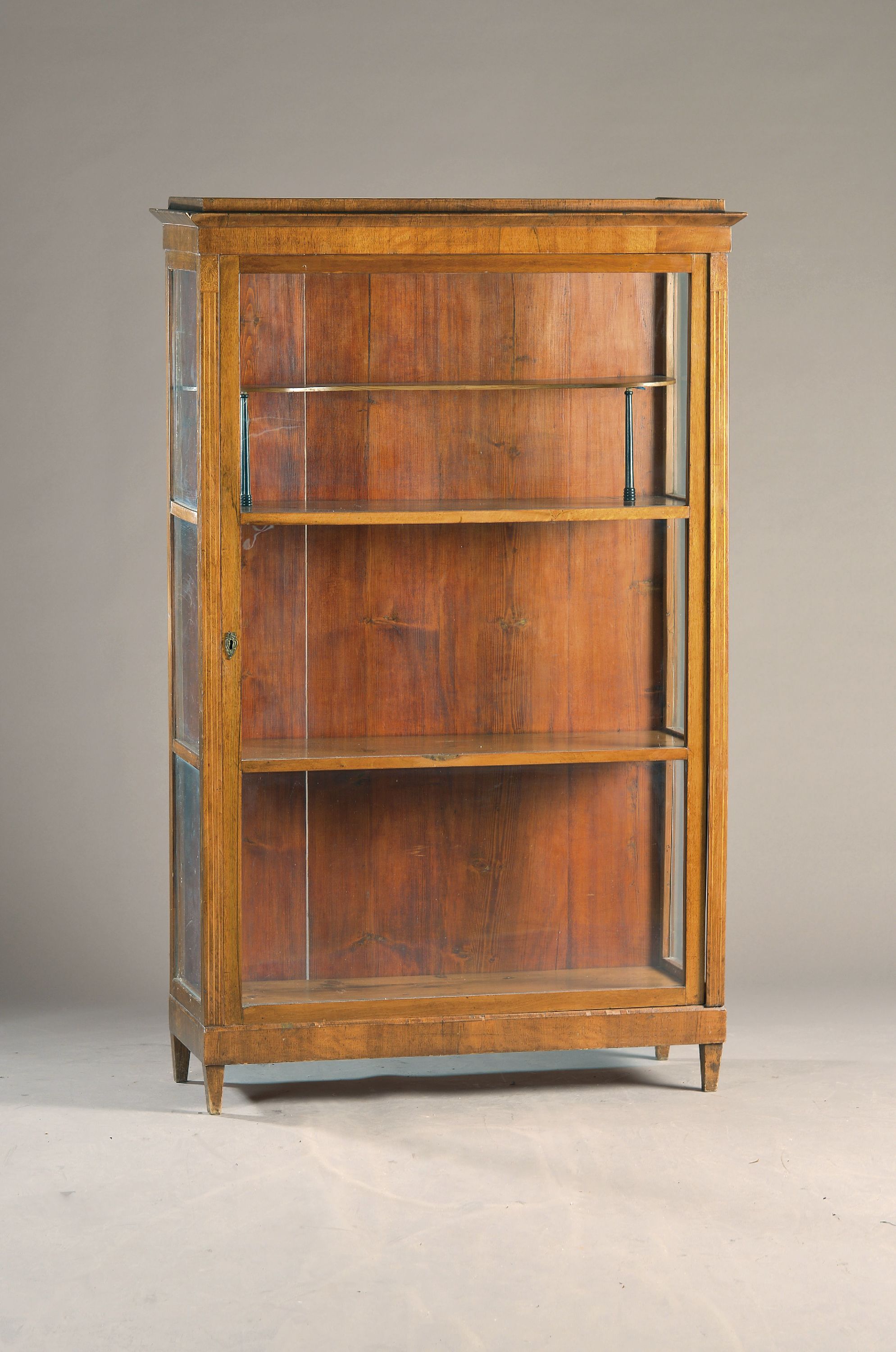 Image 27072103 - Biedermeier display cabinet, around 1810/20, walnut veneer, glazed on three sides, ...