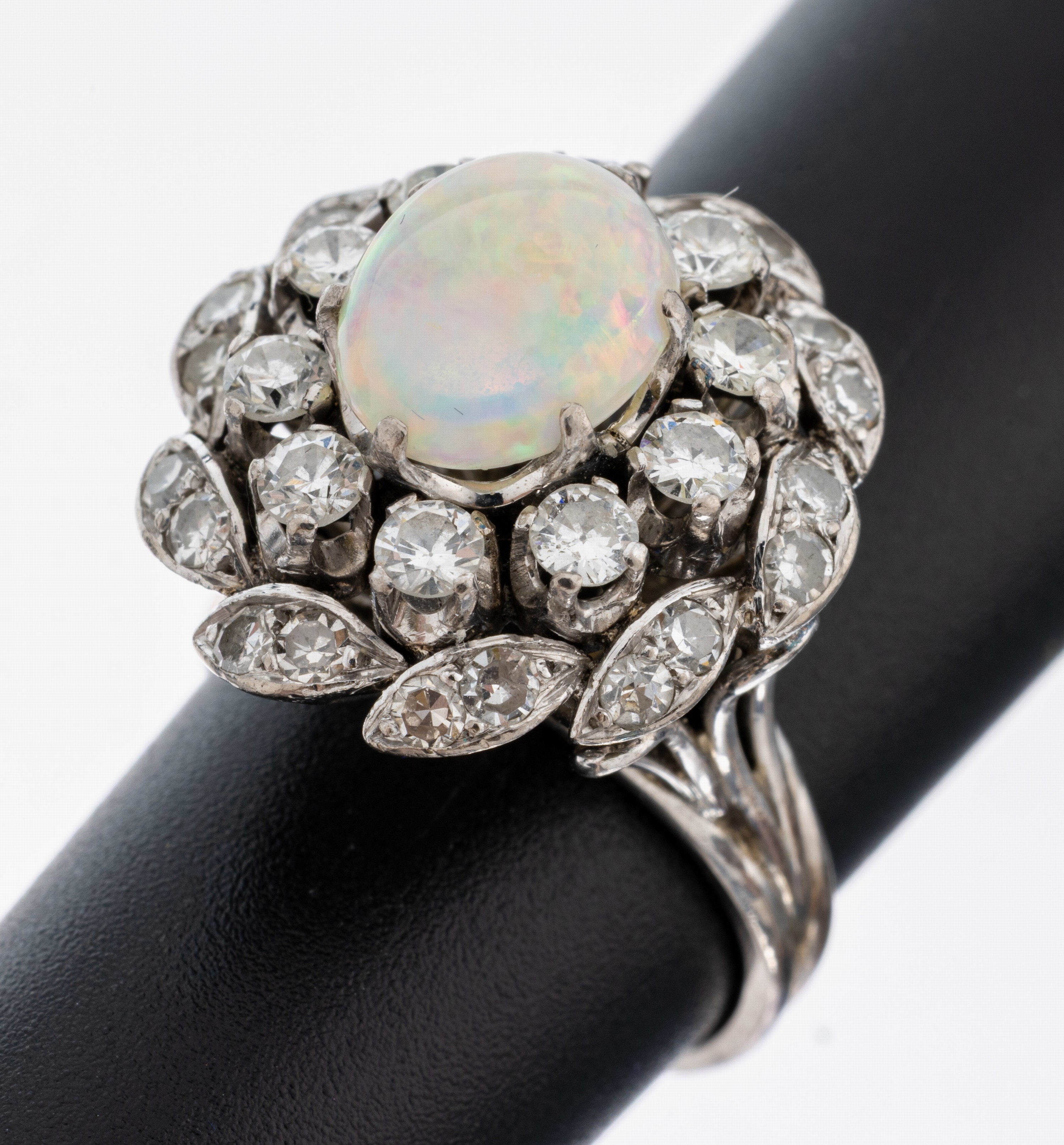 Image 27072160 - 14 kt Gold Opal-Diamant-Ring, WG 585/000, Aufbau in mehreren Ebenen, mittig erhaben ...