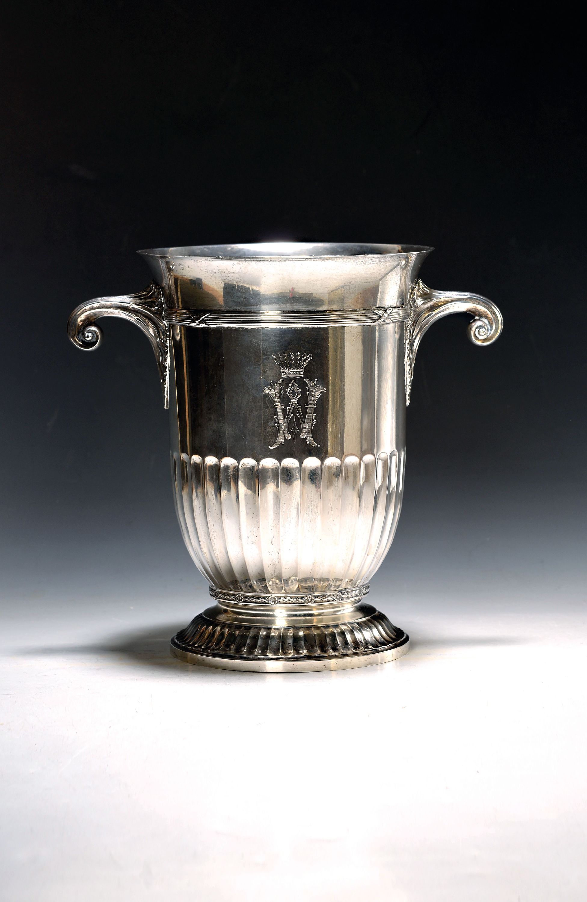 Image 27072167 - Champagne cooler, Josef Lutz, around 1910, 800silver, approx. 1680g, double handle, ...