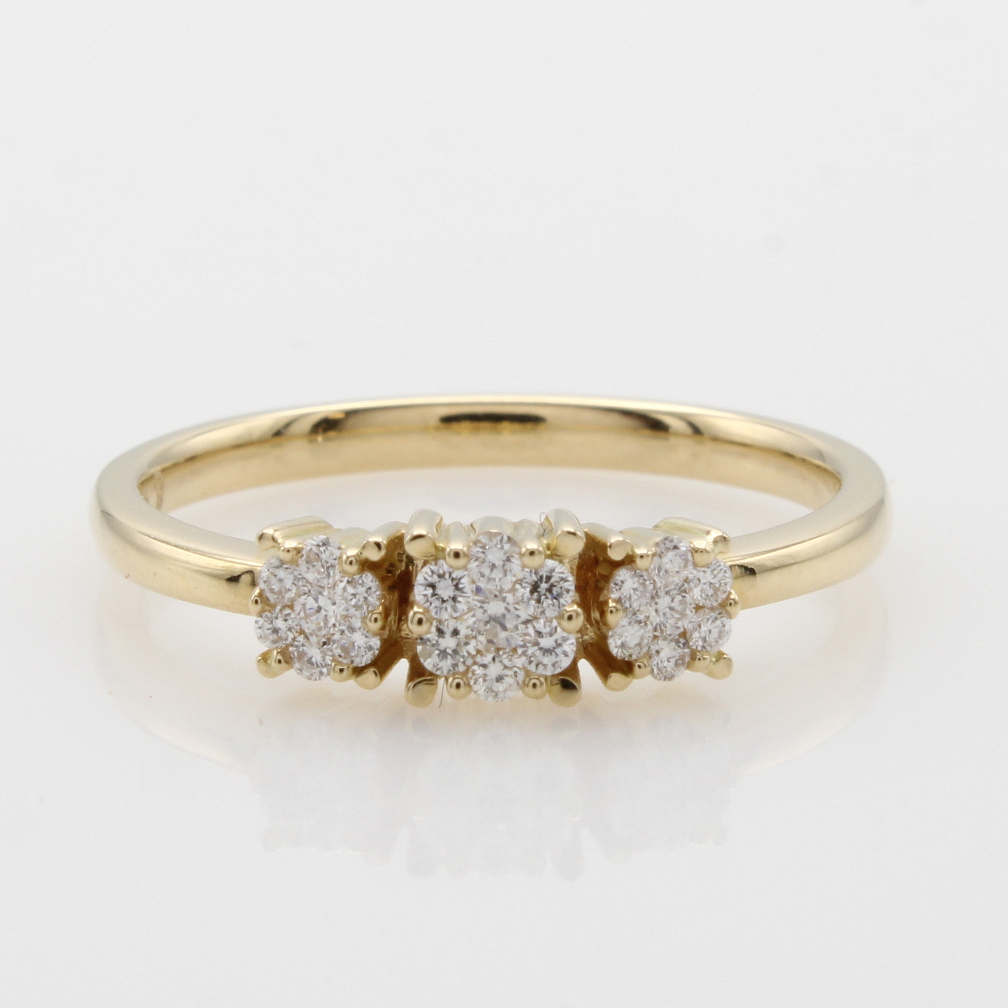 Image 27072178 - Ring mit Brillanten, GG 585/000, 21 Brill. in 3 runde Elemente gef. zus. ca. 0.20 ct ...