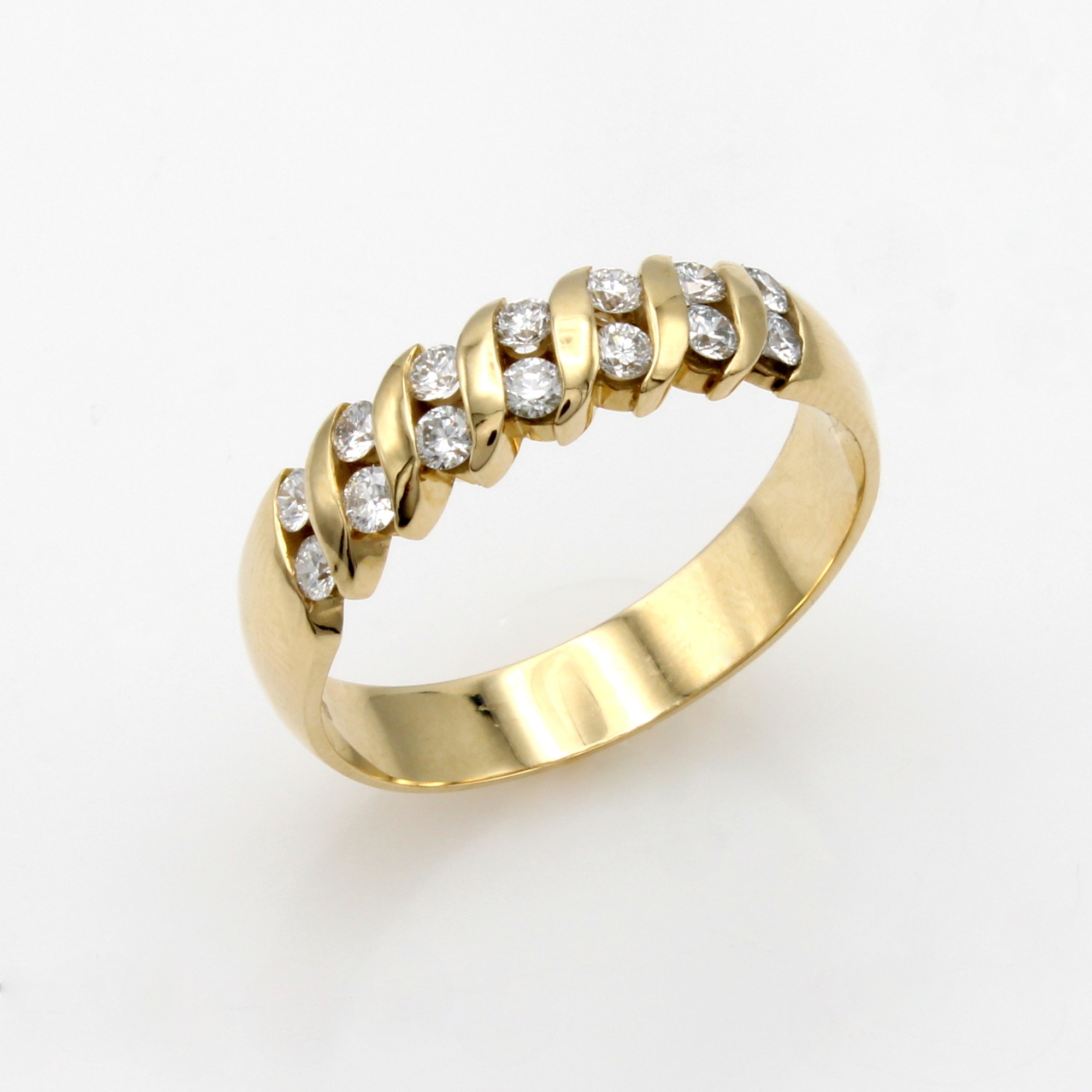 Image 27072182 - Ring mit Brillanten, GG 585/000, Brill. paarweise in Kanalfassung gearb. zus. ca. 0.50 ...