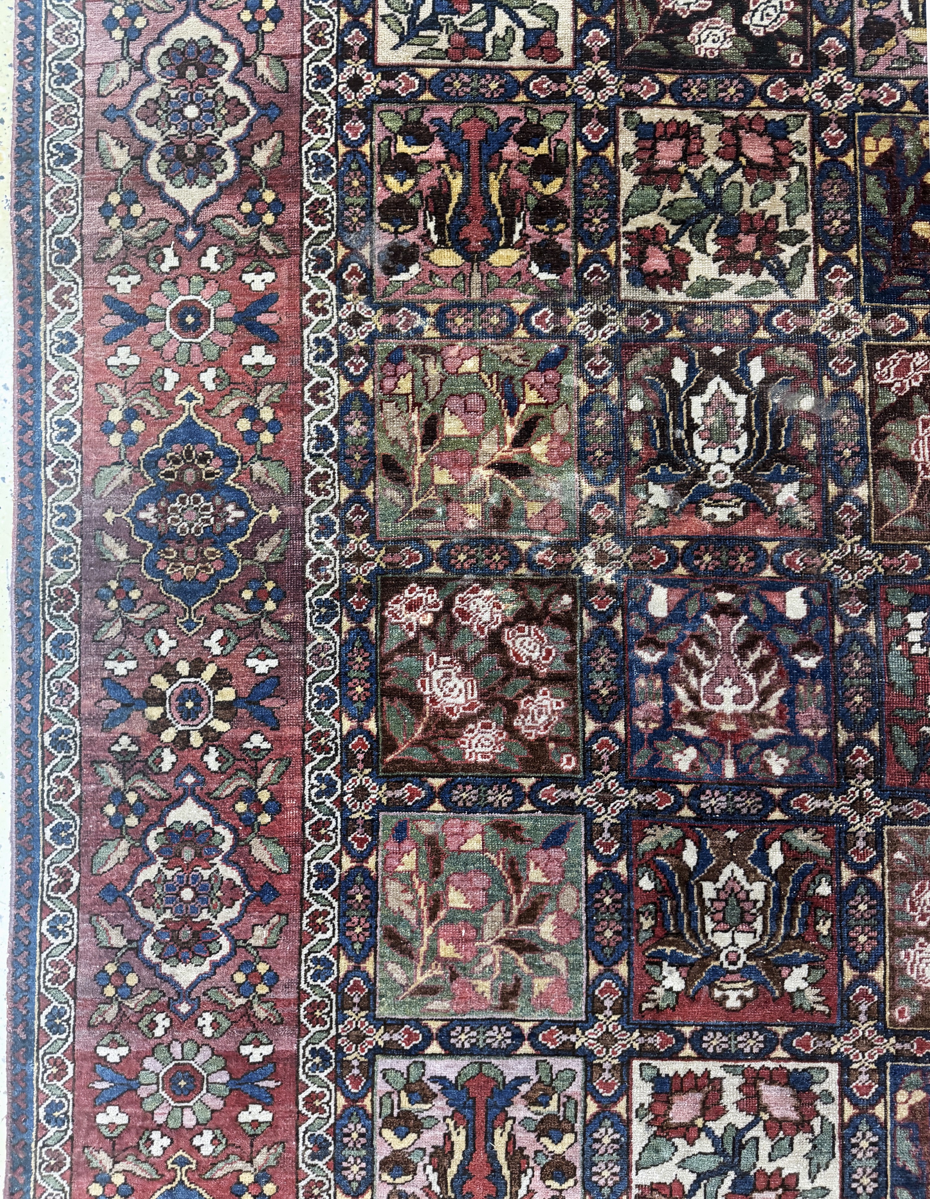 Detail c: Bachtiar, Persien, Mitte 20.Jhd, Wolle auf Baumwolle, ca. 310 x 215 cm, EHZ: 2-3