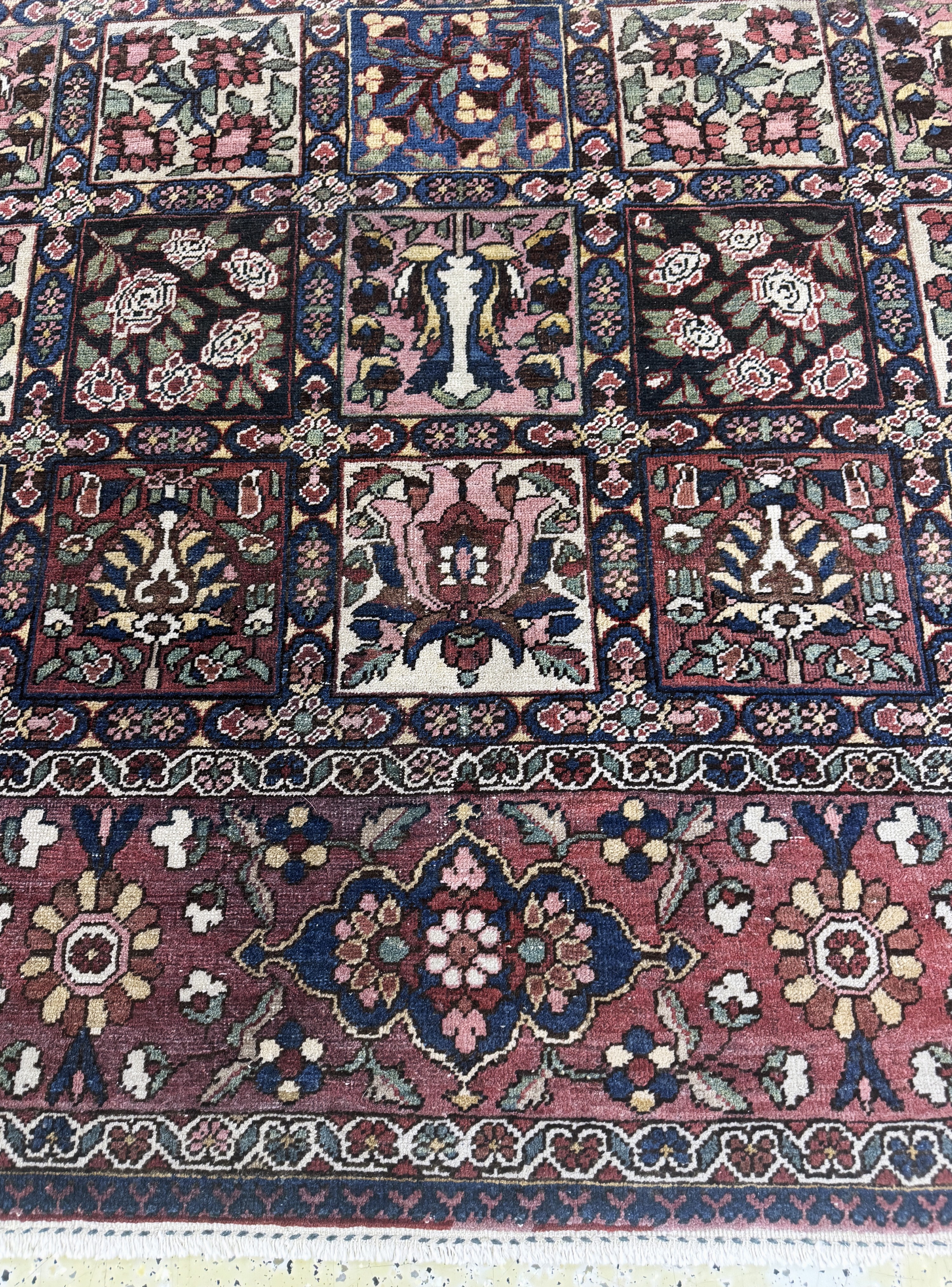 Detail f: Bachtiar, Persien, Mitte 20.Jhd, Wolle auf Baumwolle, ca. 310 x 215 cm, EHZ: 2-3