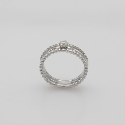 27072113a - Ring mit Brillanten, WG 585/000, 3-rhg. Optik, 1 Reihe m. Goldkügelchen, Solitär u. ...