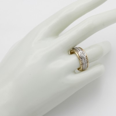 27072166a - Ring mit Brillanten, GG 585/000, Brill. in rundem Ringkopf u. in Ringschultern gef. zus. ...