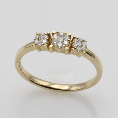 27072178a - Ring mit Brillanten, GG 585/000, 21 Brill. in 3 runde Elemente gef. zus. ca. 0.20 ct ...