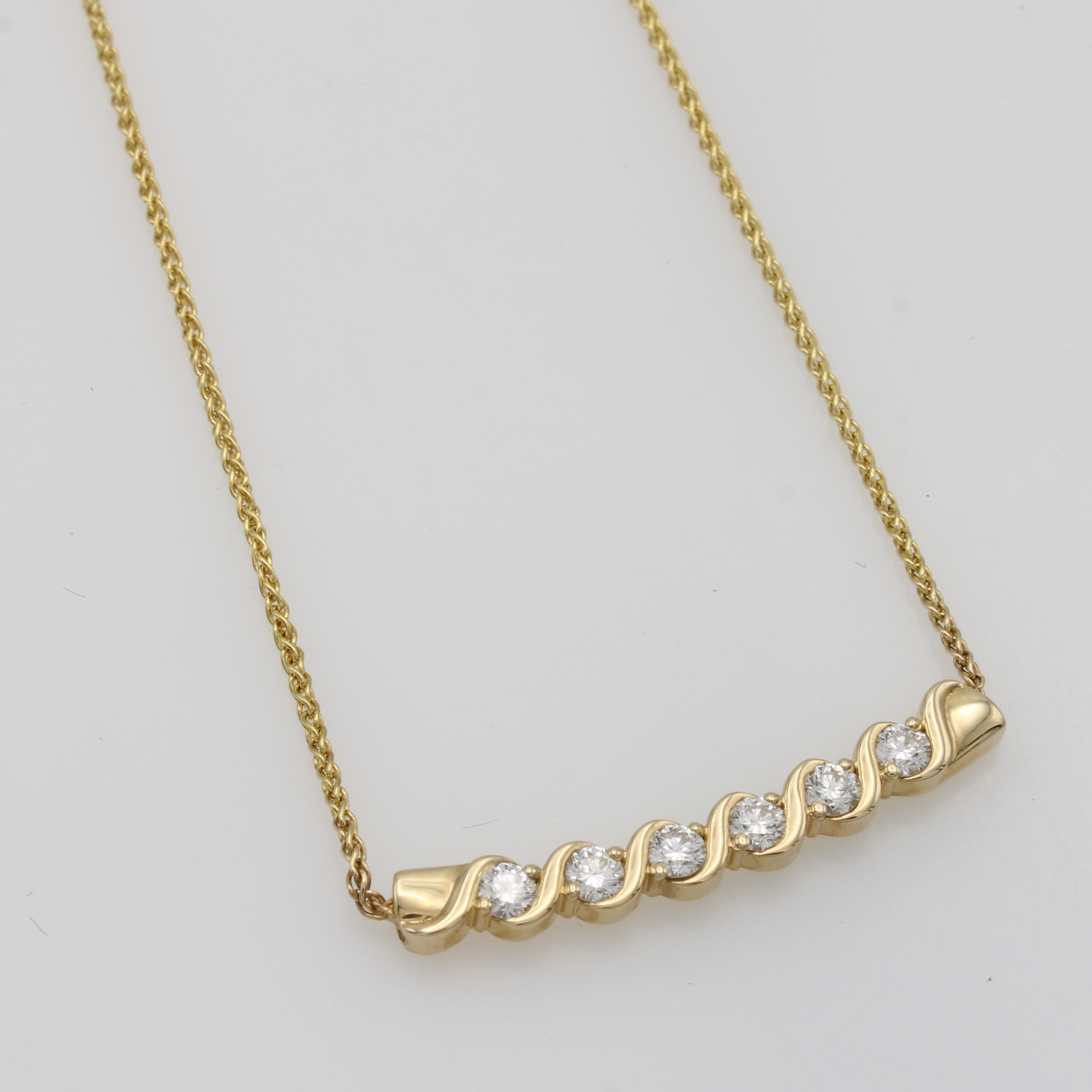 Image 27072235 - Collier mit Brillanten, GG 585/000, 6 Brill. zus. ca. 0.35 ct Weiß/si, wellenf. ...