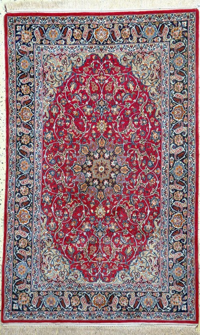 Image Esfahan fein, Persien, Ende 20.Jhd, Korkwolle mit und auf Seide, ca. 170 x 110 cm,ca. ...