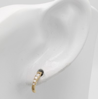 27072260a - Paar Steckcreolen mit Brillanten, GG 585/000, 8 Brill. zus. ca. 0.18 ct Weiß/si, im ...