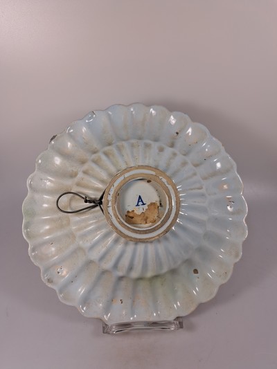 27072455d - Vasenpaar und drei große Teller/Schalen, 18./19. Jh., Vasenpaar ohne Deckel, ...
