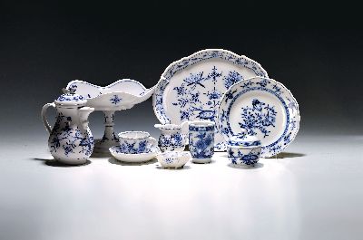 Image Mokkaservice, Meissen, Zwiebelmuster, Porzellan, Mokkakanne, 9 Mokkatassen mit UT, 2 ...