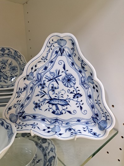 27072636i - Speiseservice, Meissen, 20. Jh., Zwiebelmuster, 8 Menueteller, 6 Suppenteller, 12 ...