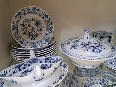 27072636k - Speiseservice, Meissen, 20. Jh., Zwiebelmuster, 8 Menueteller, 6 Suppenteller, 12 ...