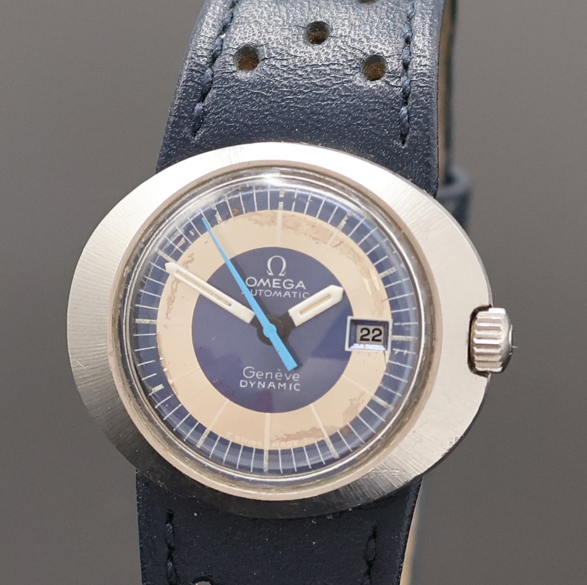 Detail a: OMEGA Damenarmbanduhr Geneve Dynamic, Automatik, Schweiz um 1970, Edelstahlgeh. inkl. orig. Lederband m. orig. Dornschl., Duoton-Zifferbl. altersbed. ...