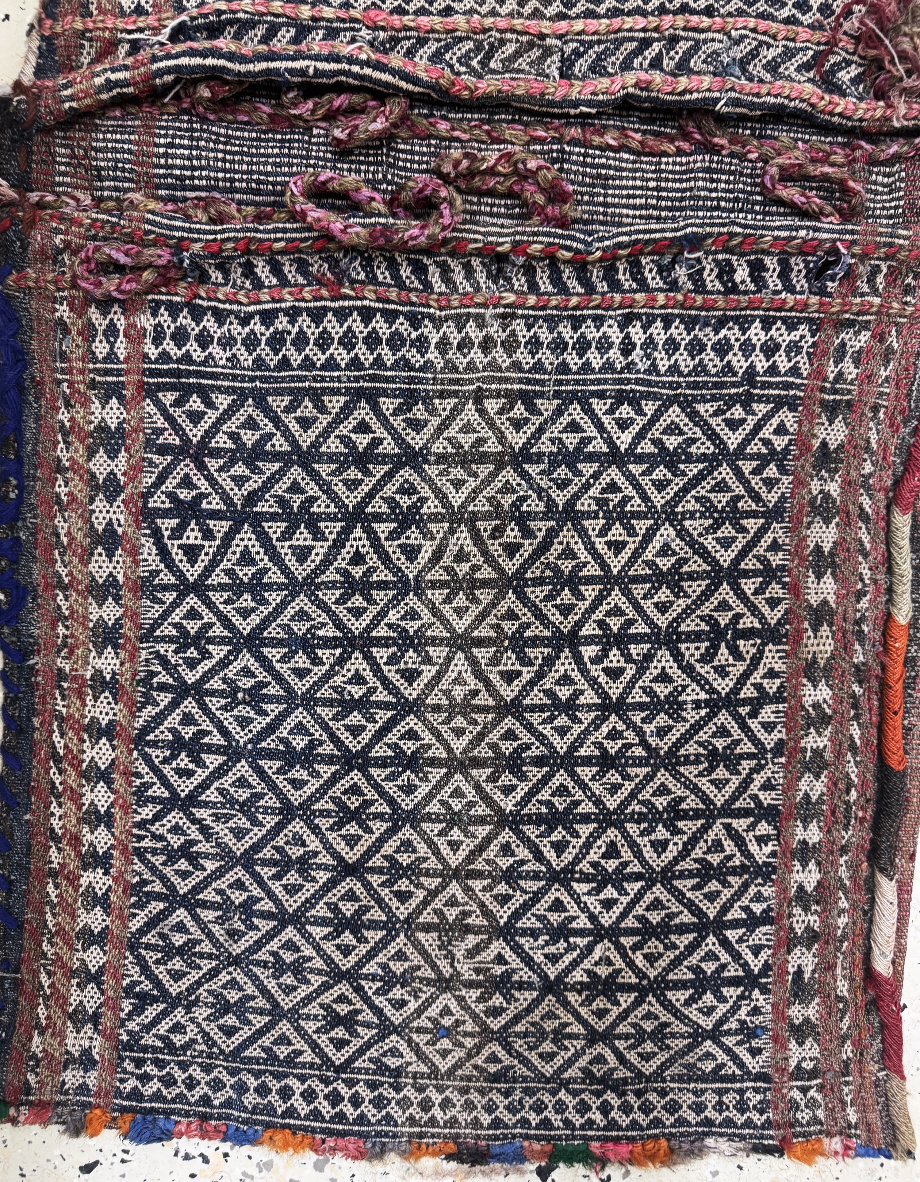 Detail b: 2 Lots Doppeltasche antik, Persien, um 1900, Wolle auf Wolle, ca. 110 x 50 cm, EHZ: 2