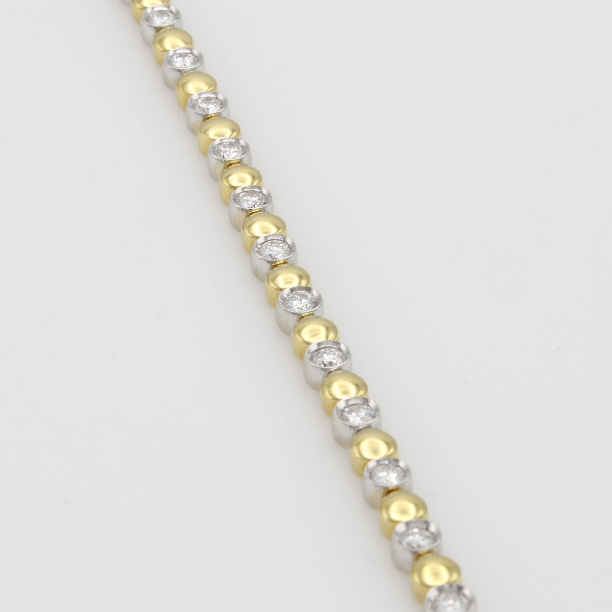 Image 27072806 - Armband mit Brillanten, GG/WG 750/000, 21 Brill. zus. ca. 2.10 ct feines Weiß/vs, Ka- ...