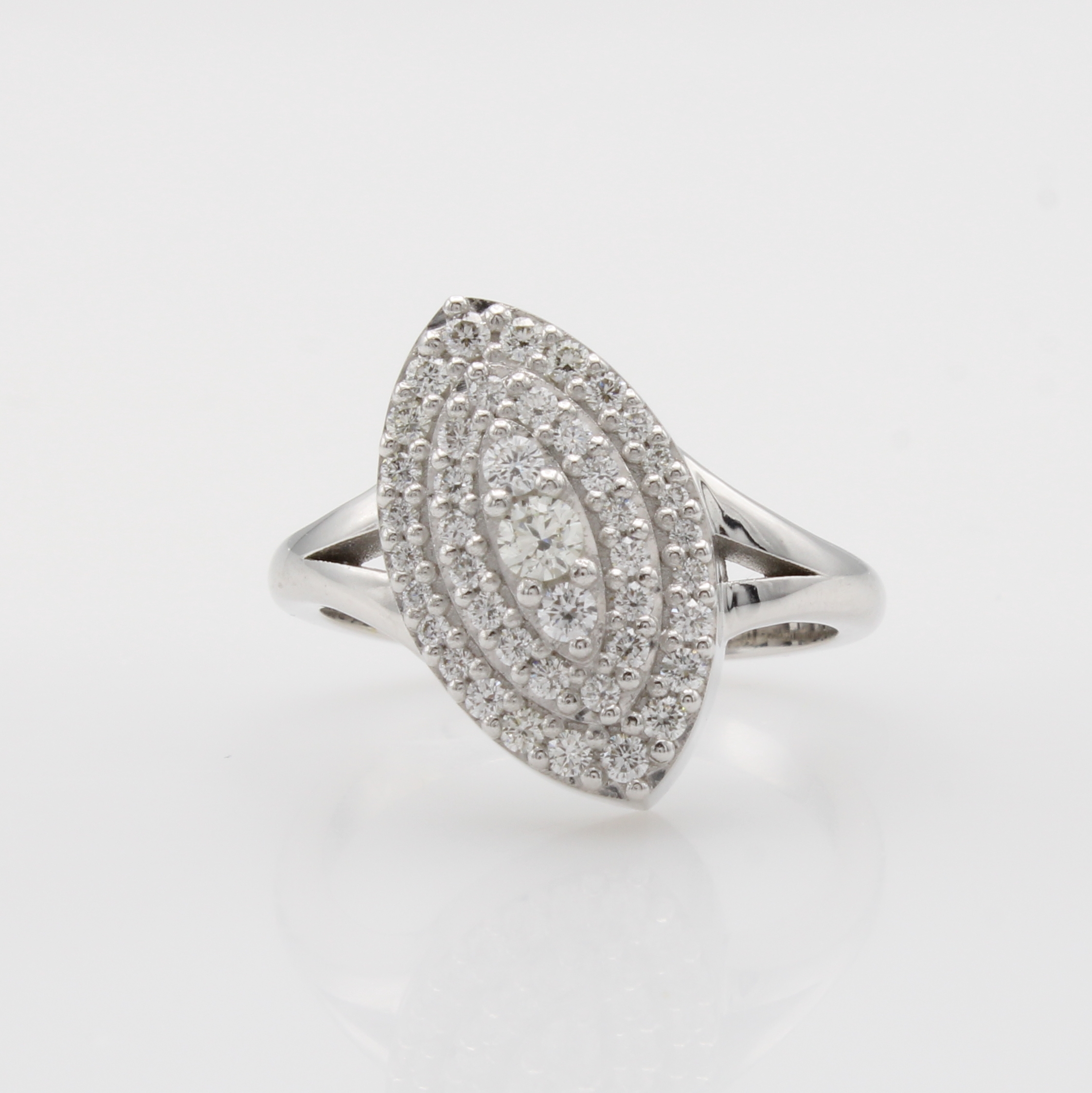 Image 27072807 - Ring mit Brillanten, WG 585/000, navettef. Ringkopf bes. m. Brill. zus. ca. 0.55 ct ...