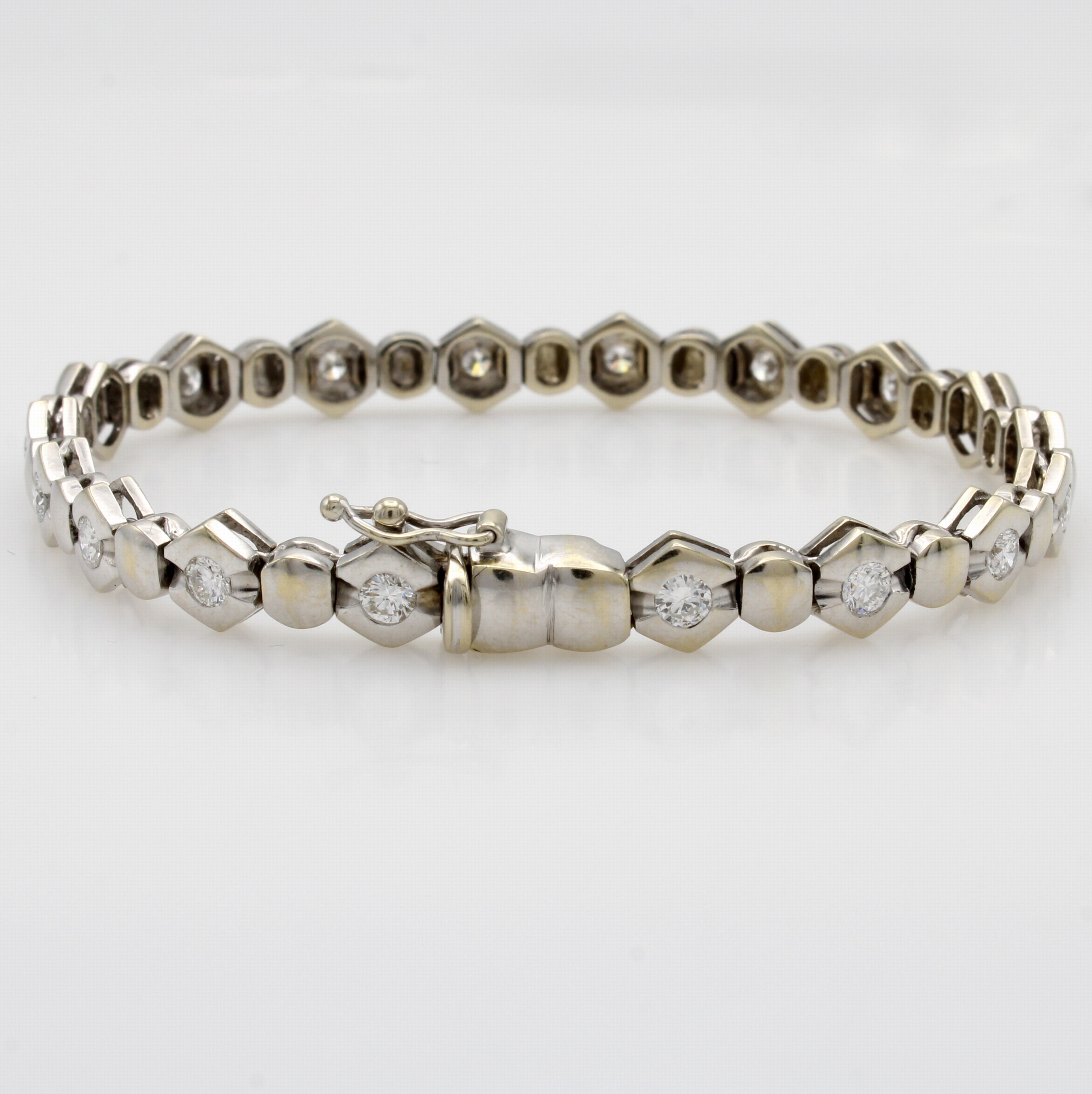 Image 27072810 - Armband mit Brillanten, WG 750/000, 18 Brill. zus. ca. 1.98 ct feines Weiß/vs, Ka- ...