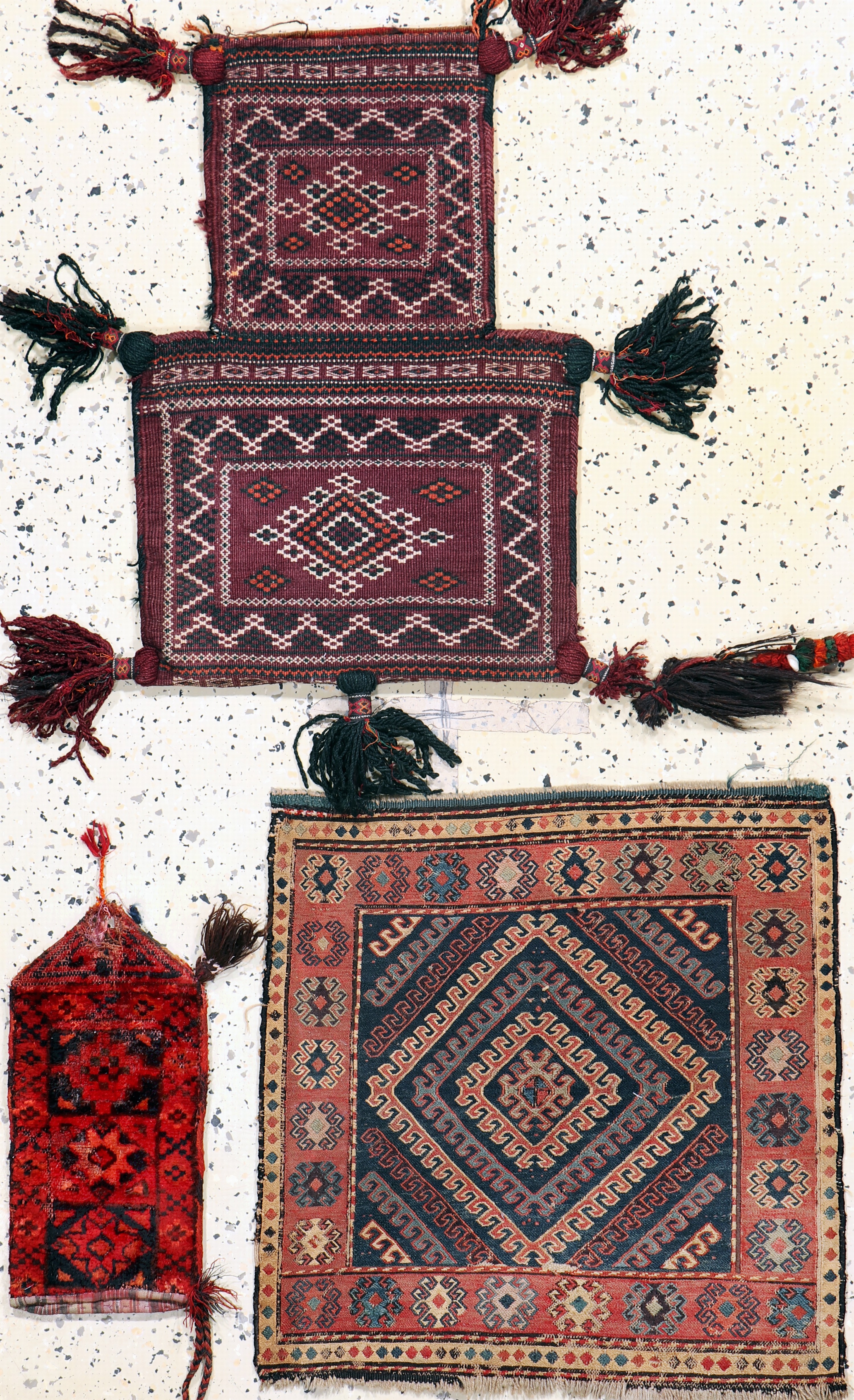 Image 27072816 - 3 Lots Salztasche & Taschenfront & Pfeiltasche antik, Wolle auf Wolle, ca. 55 x 55 cm, ...