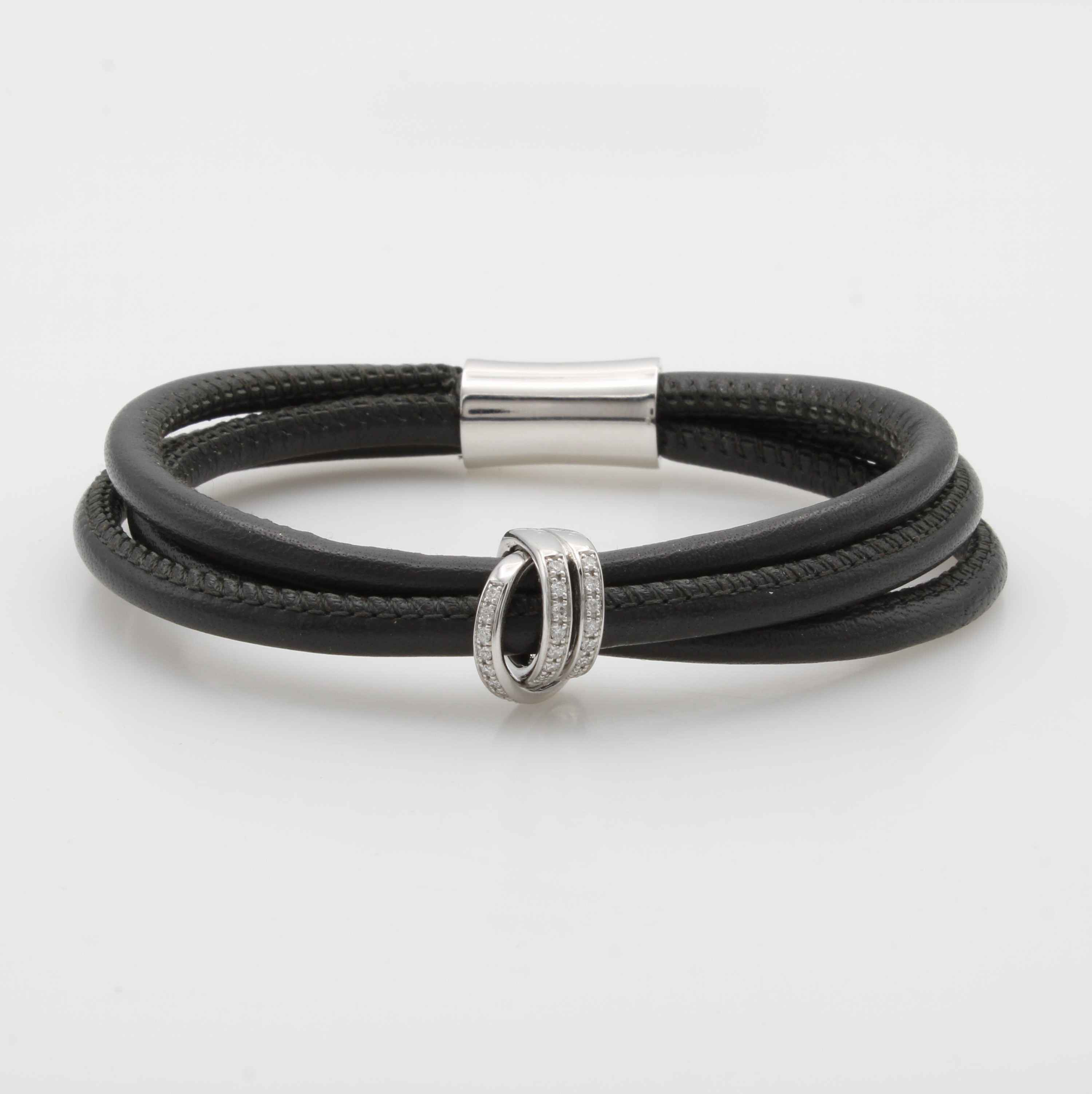 Image 27072826 - 3-reihiges Lederarmband mit Brillanten, WG 750/000, Magnetschl., 49 Brill. zus. ca. 0.40 ...