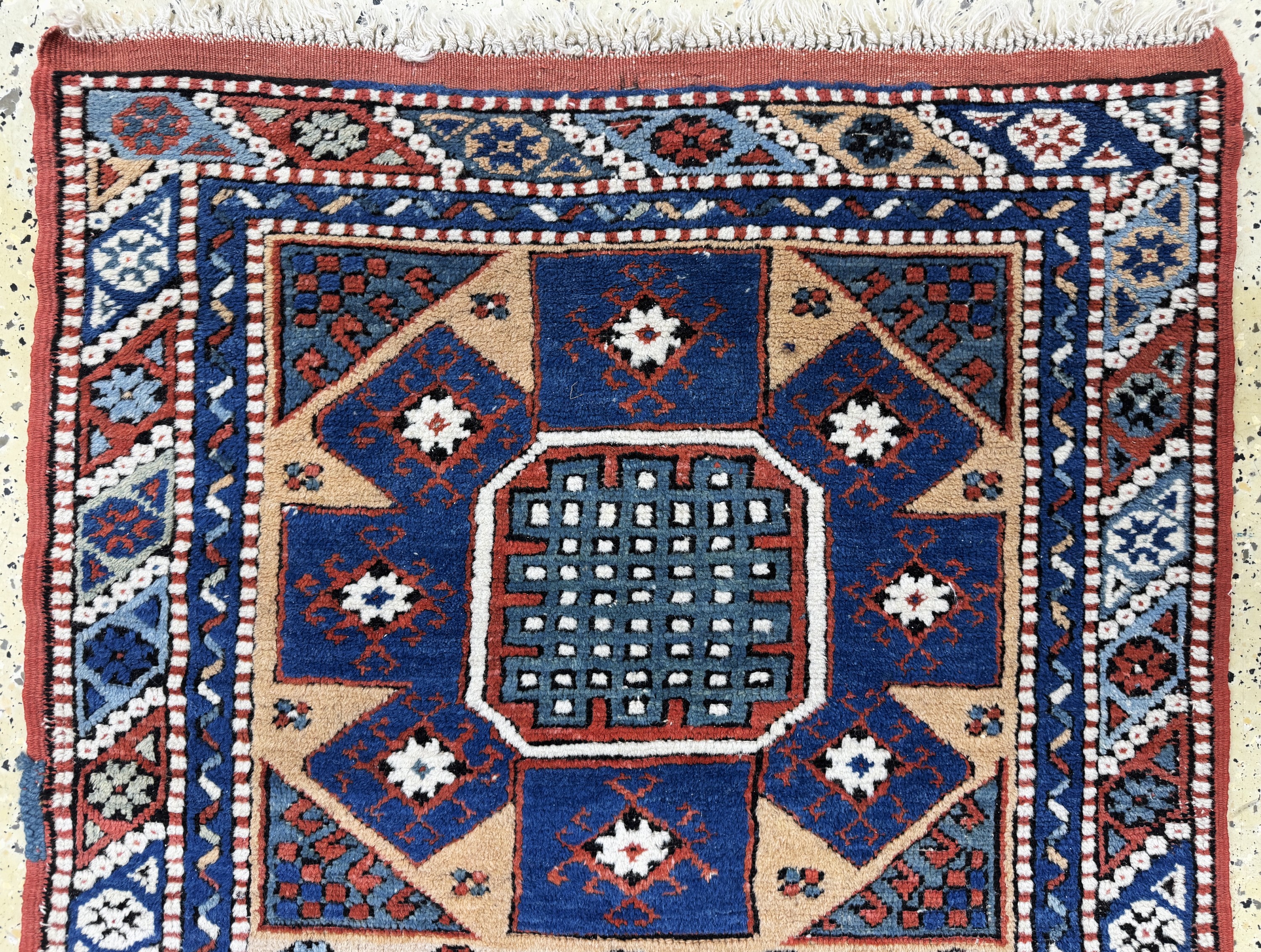 Detail a: Bergama alt, Türkei, Anfang 20.Jhd, Wolle auf Wolle, ca. 120 x 90 cm, EHZ: 2