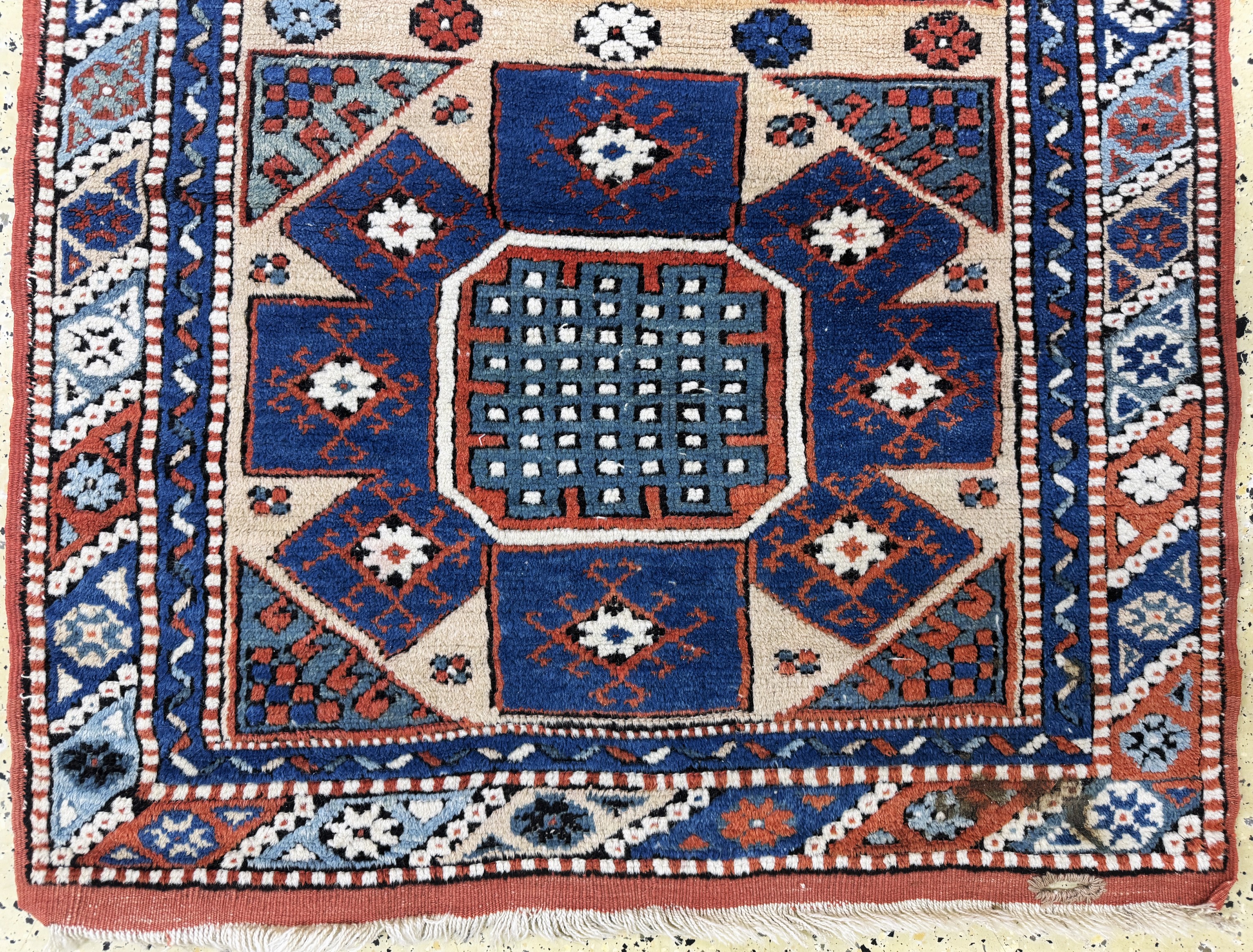 Detail b: Bergama alt, Türkei, Anfang 20.Jhd, Wolle auf Wolle, ca. 120 x 90 cm, EHZ: 2