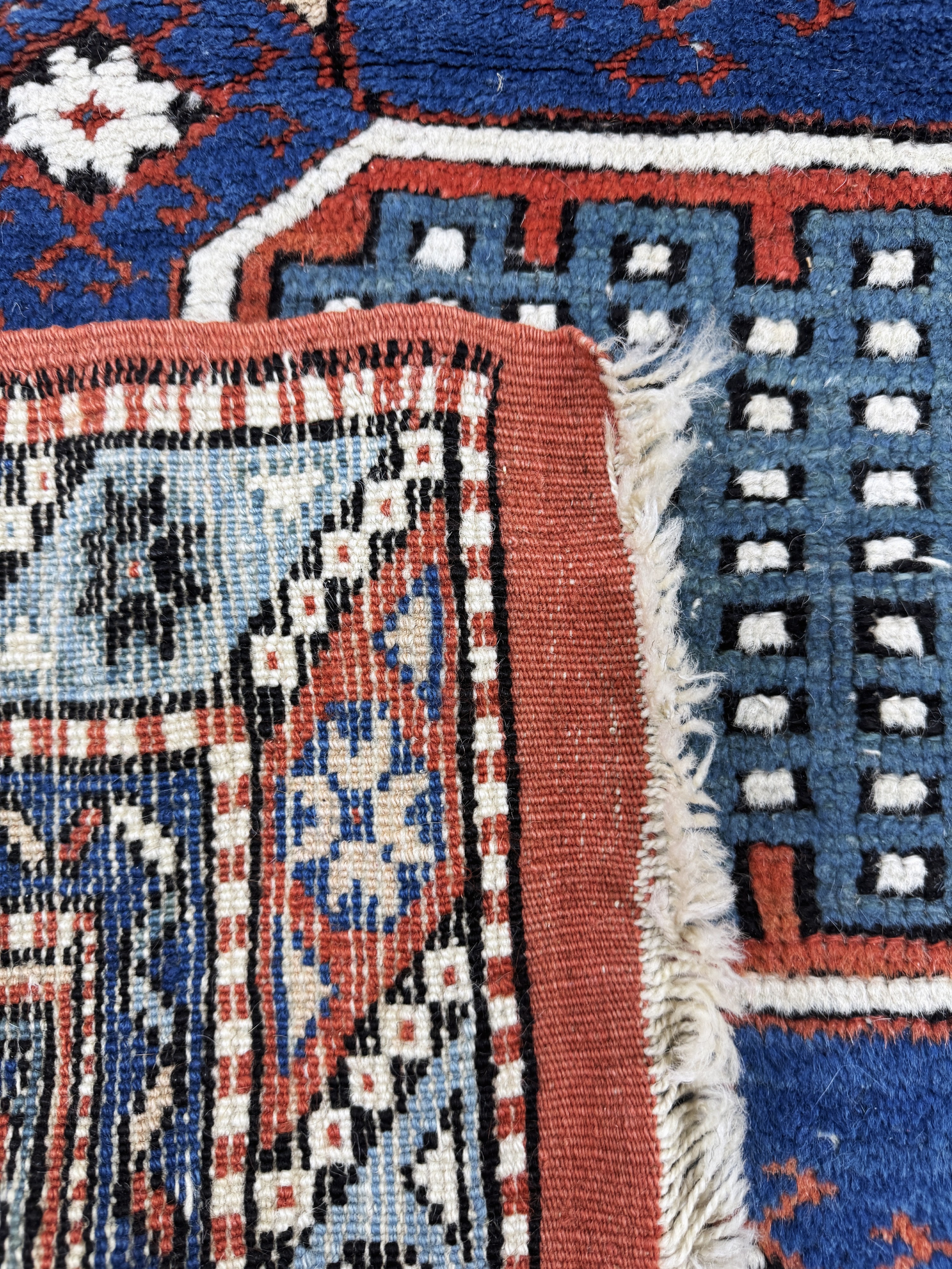 Detail d: Bergama alt, Türkei, Anfang 20.Jhd, Wolle auf Wolle, ca. 120 x 90 cm, EHZ: 2