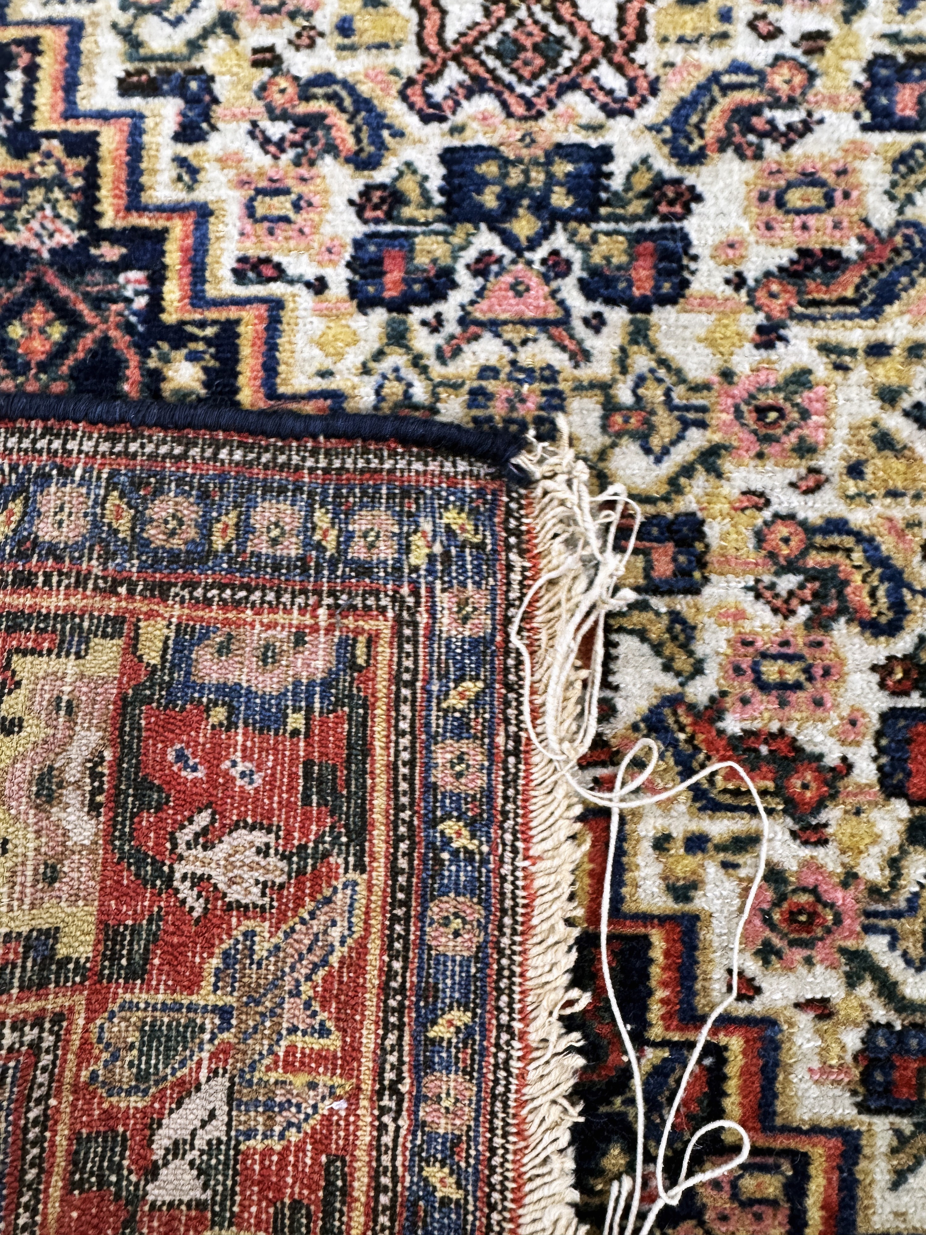Detail e: Senneh fein antik, Persien, 19.Jhd, Wolle auf Baumwolle, ca. 145 x 105 cm, EHZ: 3