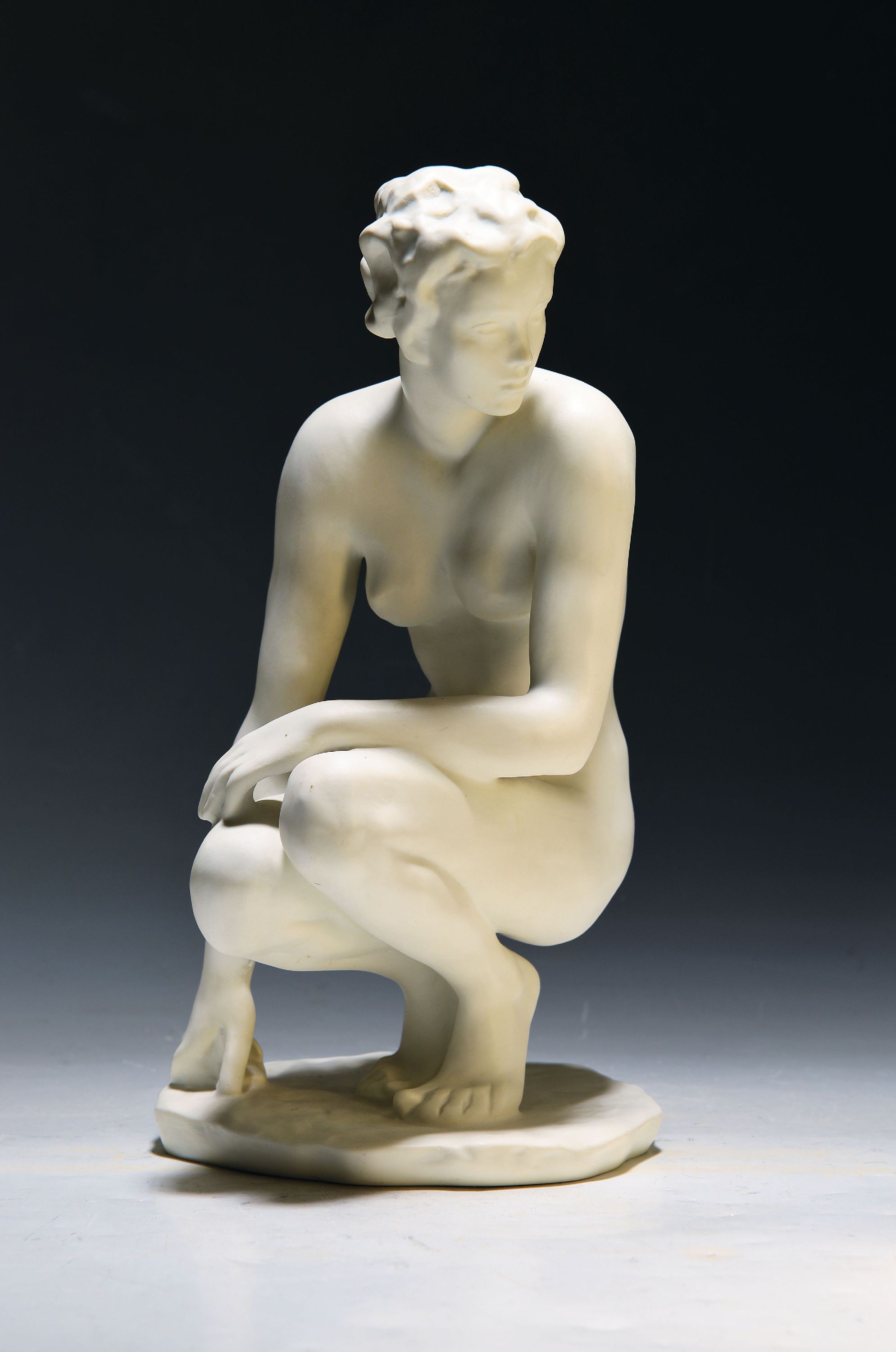 Image 27072847 - Porzellanfigur ´Die Hockende´, Rosenthal, classic rose Collection, Entwurf Fritz ...
