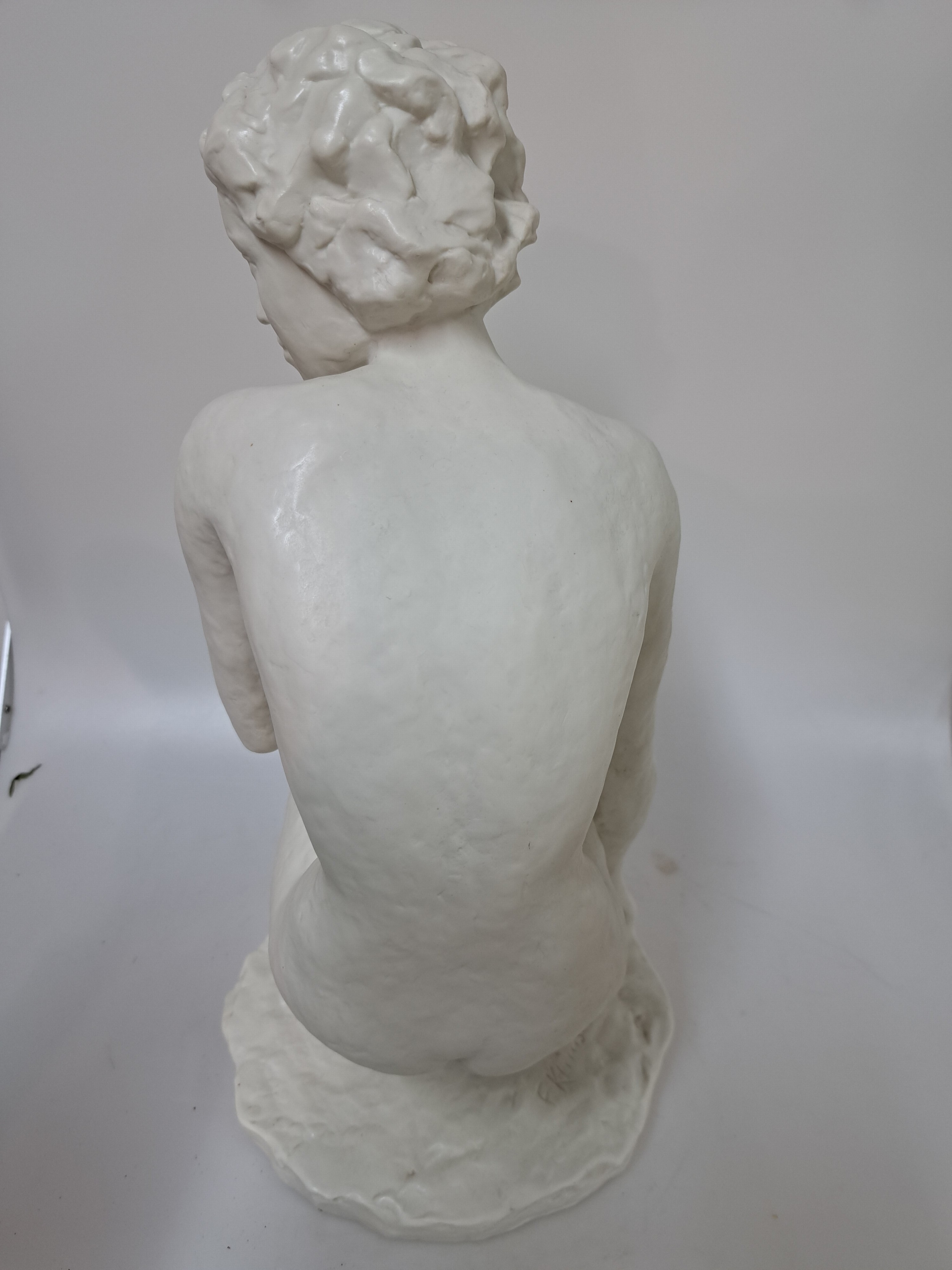 Detail d: Porzellanfigur "Die Hockende", Rosenthal Kunstabteilung, Entwurf Fritz Klimsch, sign., H. ca. 41cm
