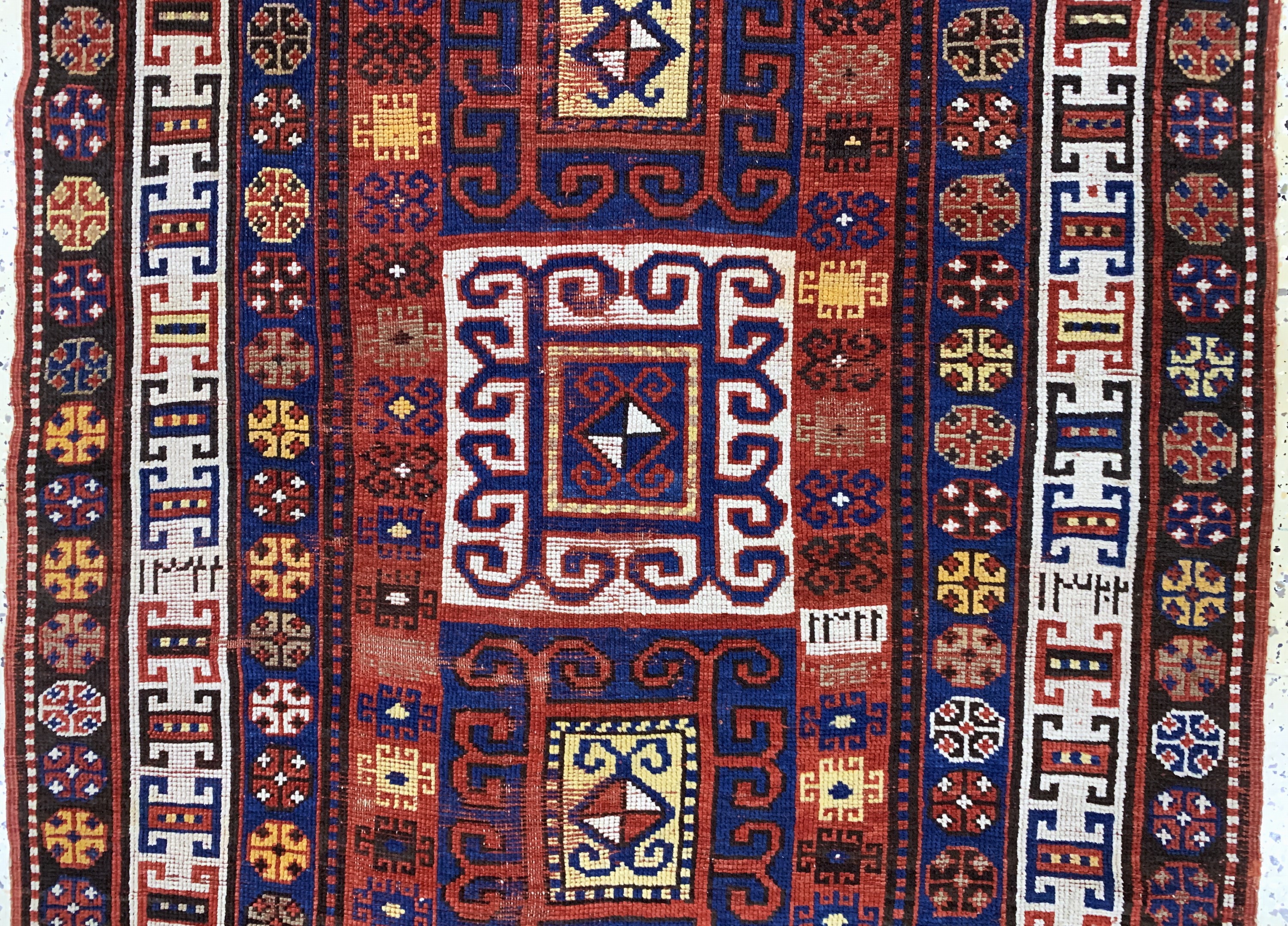 Detail b: Antiker Kazak, Kaukasus, datiert 1322(1900), Wolle auf Wolle, ca. 210 x 110 cm,EHZ: 3