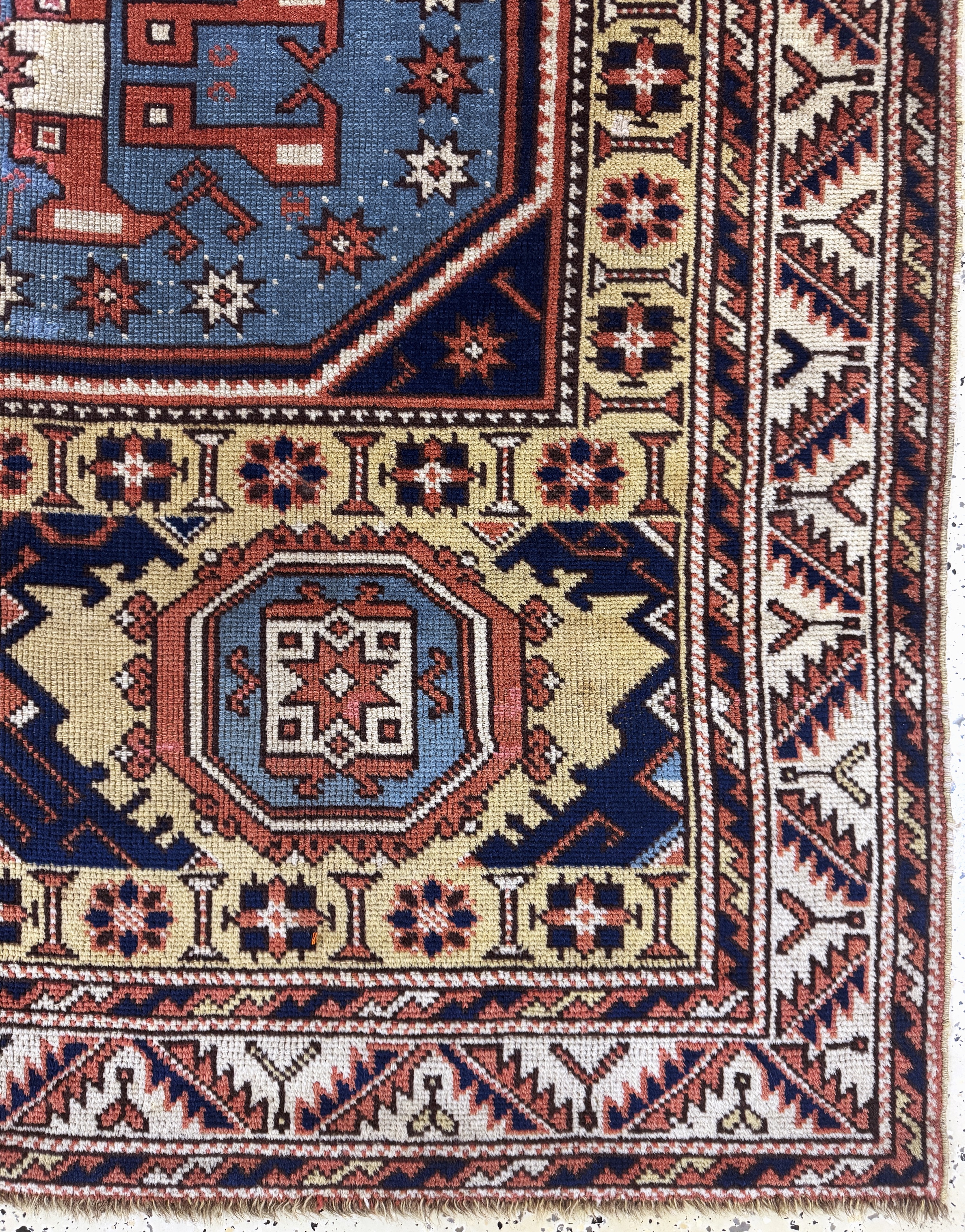 Detail a: Antiker Bergama, Türkei, um 1900, Wolle auf Wolle, ca. 180 x 145 cm, EHZ: 2-3, (restauriert)