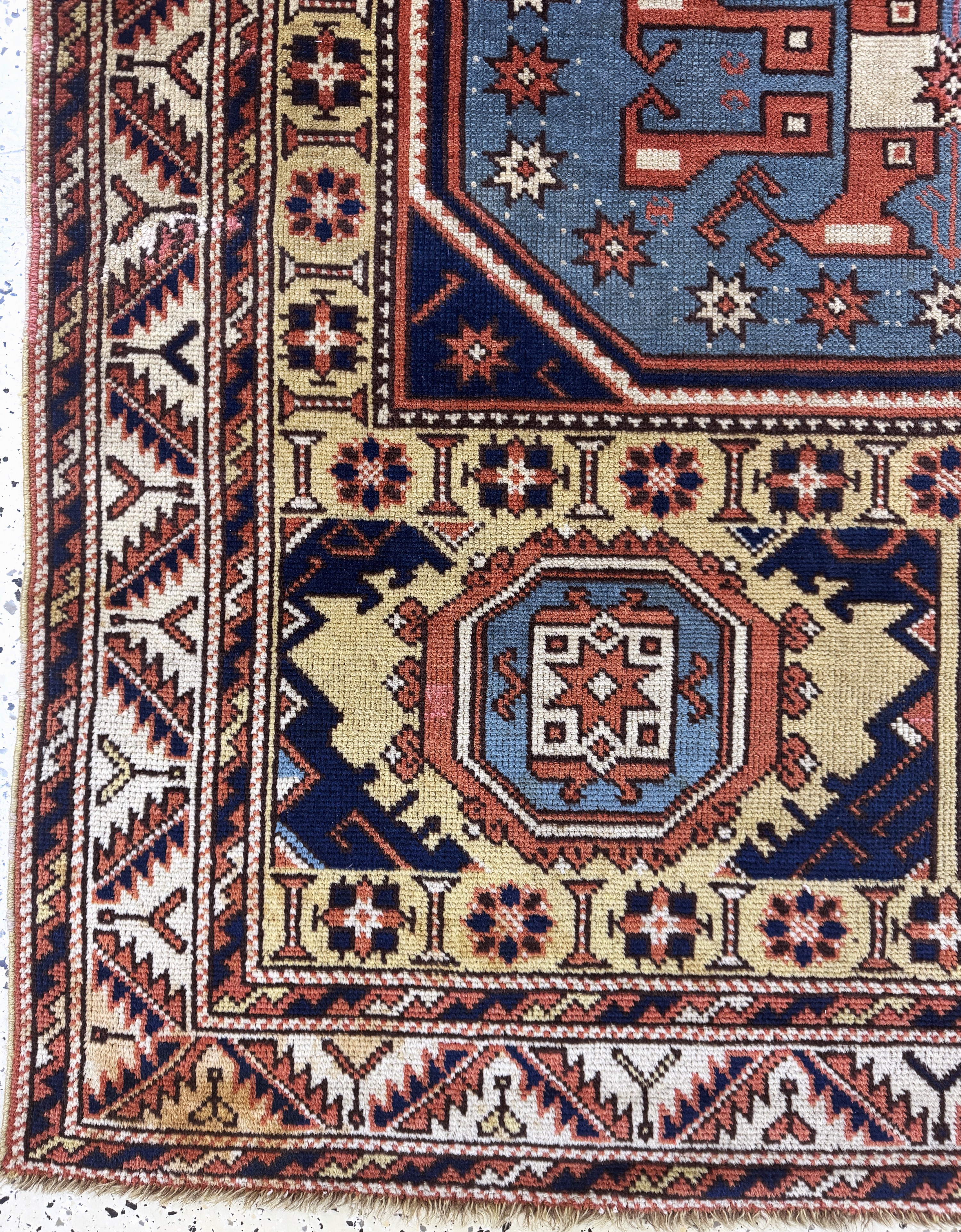 Detail b: Antiker Bergama, Türkei, um 1900, Wolle auf Wolle, ca. 180 x 145 cm, EHZ: 2-3, (restauriert)