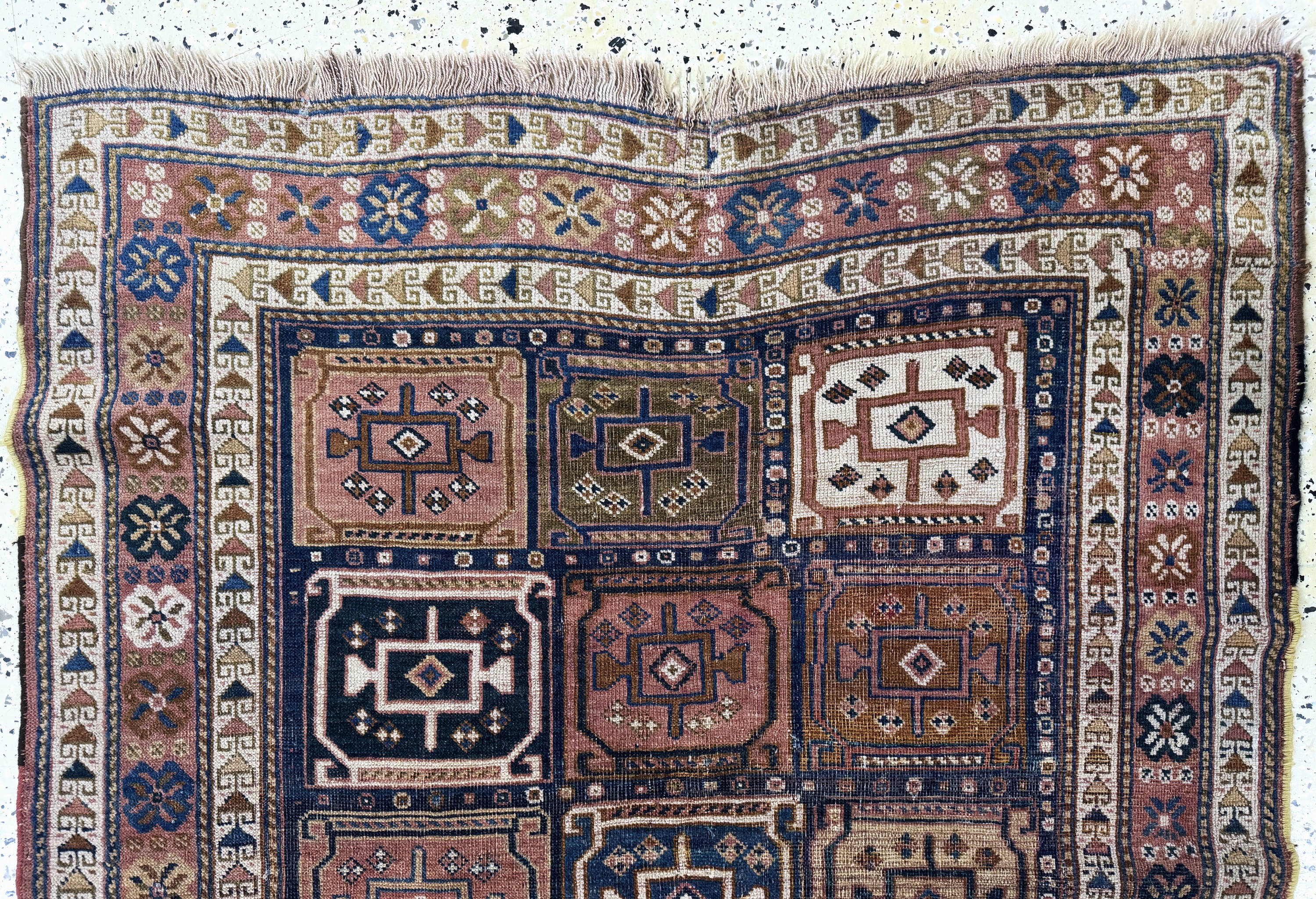 Detail a: Antiker Kazak, Kaukasus, 19.Jhd, Wolle auf Wolle, ca. 150 x 120 cm, EHZ: 3(restauriert)