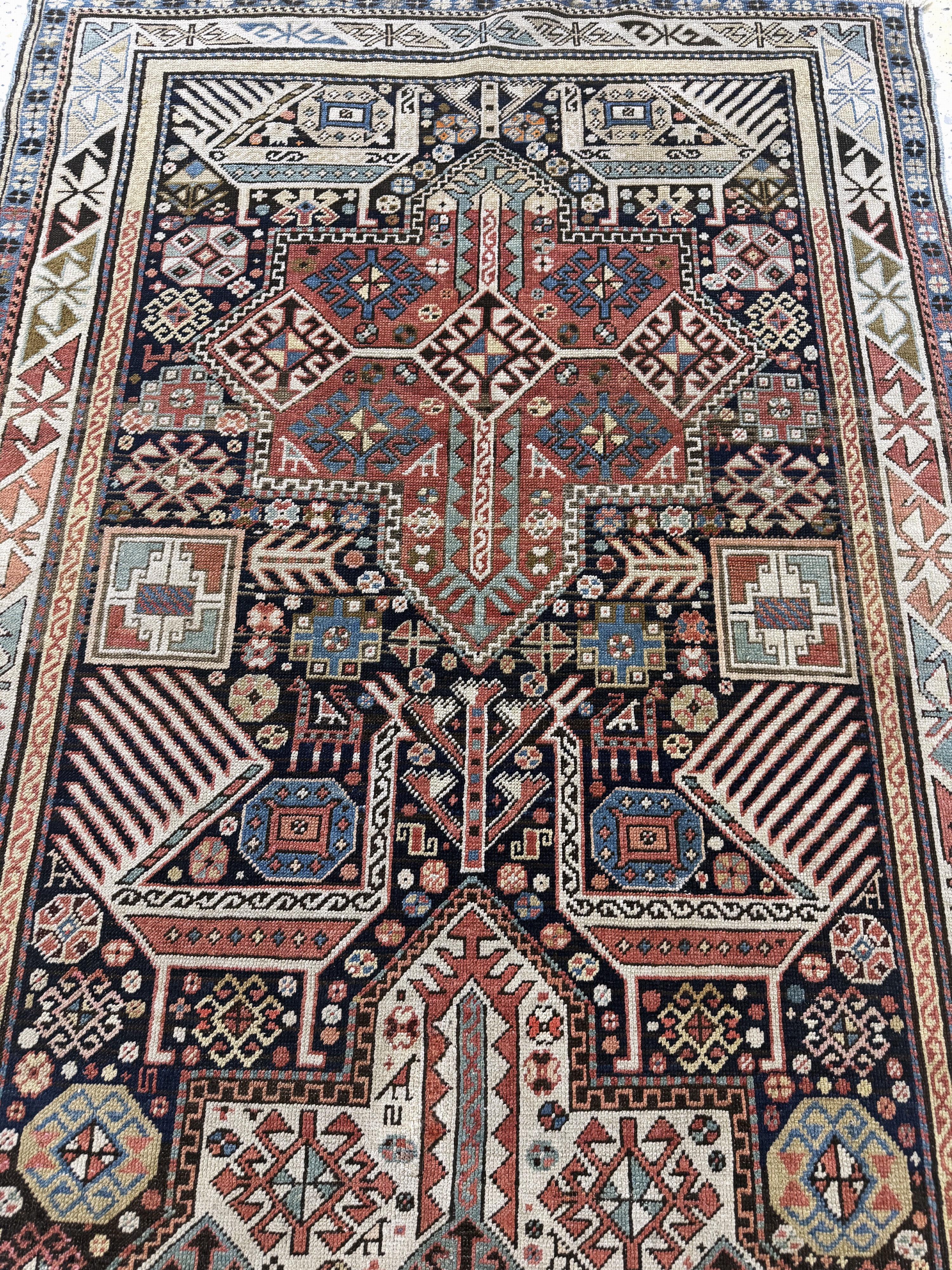 Detail d: Antiker Kazak"Akstafa", Kaukasus, 19.Jhd, Wolle auf Wolle, ca. 285 x 120 cm, EHZ: 3(restauriert)