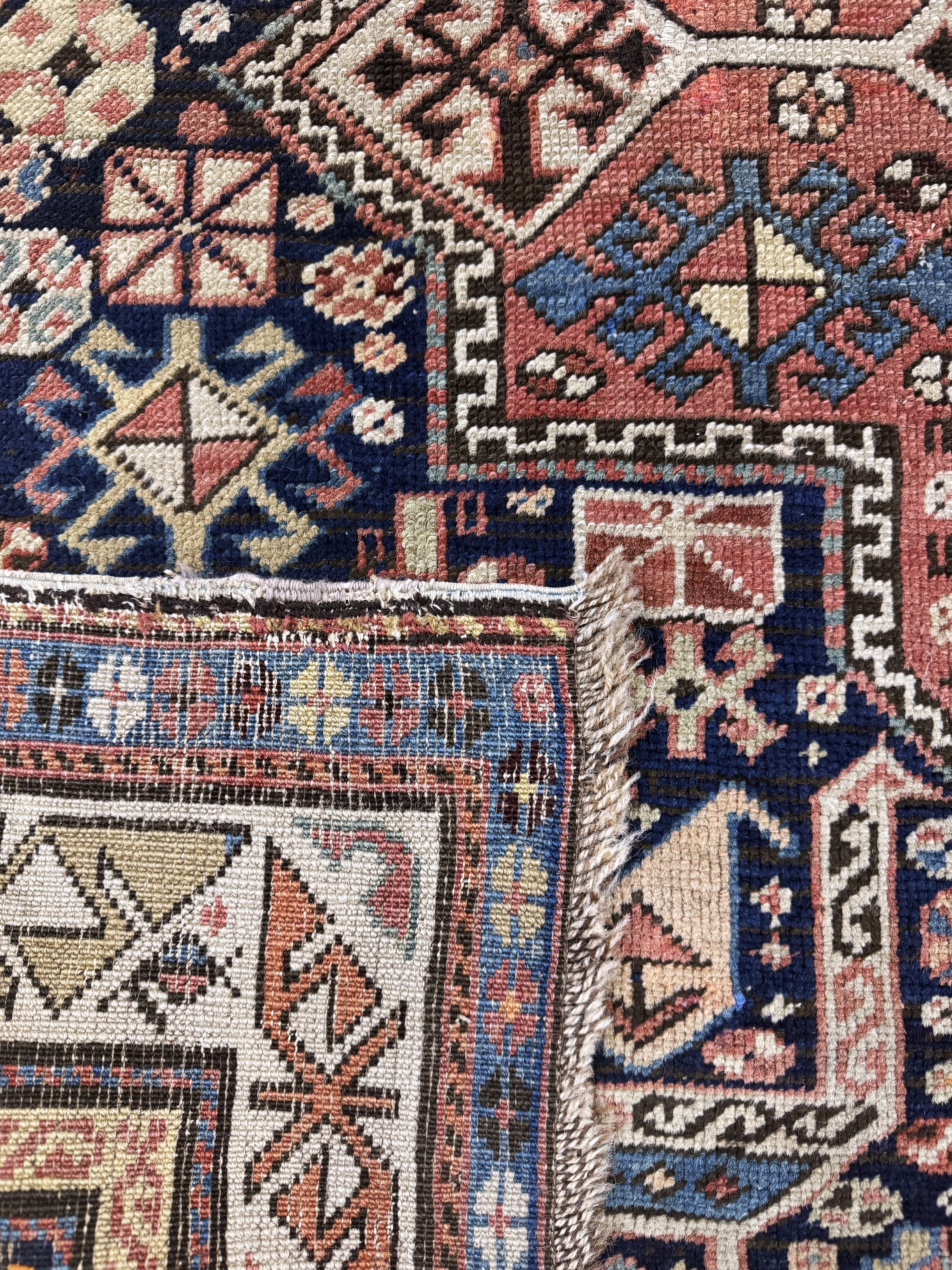 Detail f: Antiker Kazak"Akstafa", Kaukasus, 19.Jhd, Wolle auf Wolle, ca. 285 x 120 cm, EHZ: 3(restauriert)