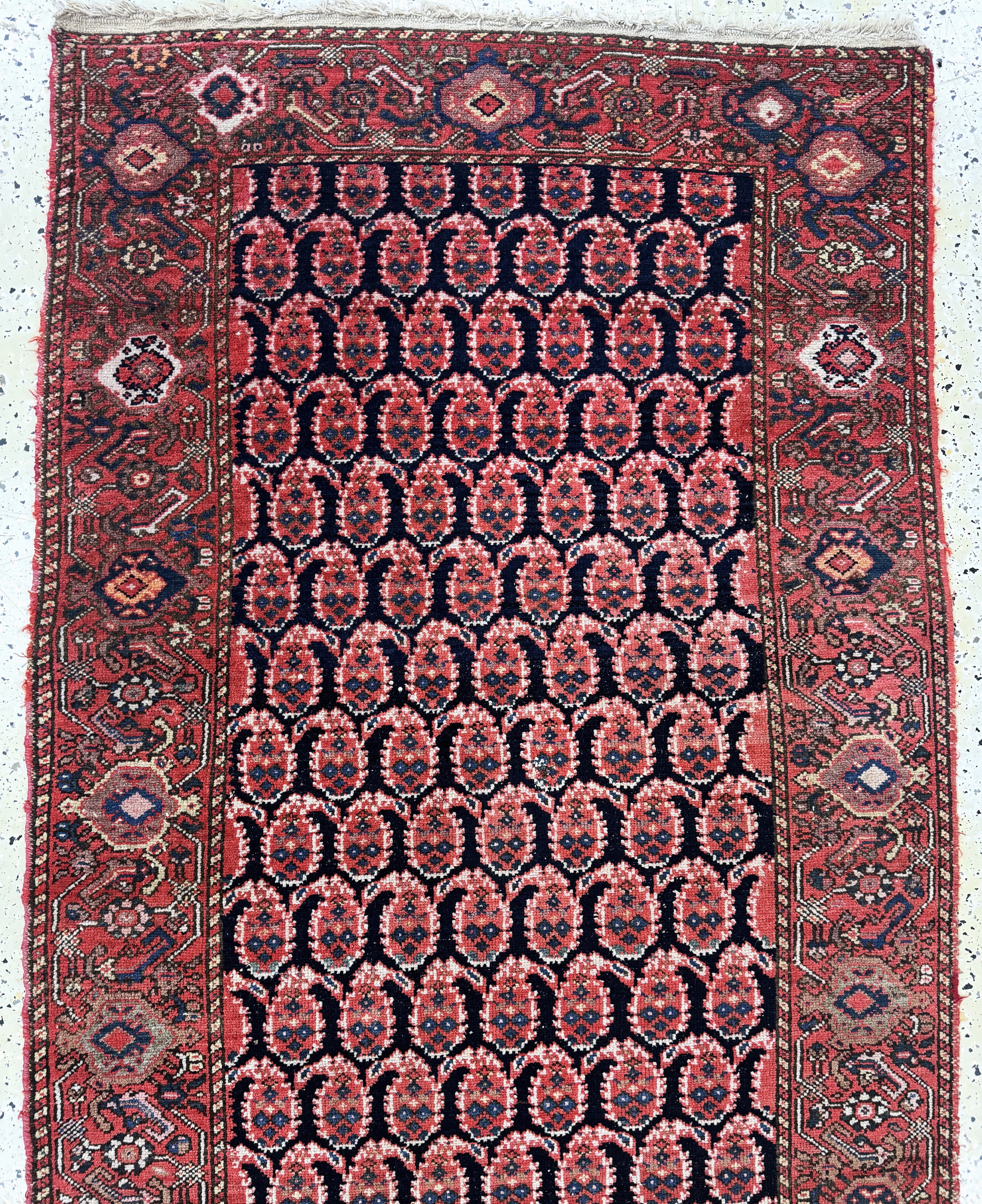 Detail a: Antiker Malayer, Persien, um 1900, Wolle auf Baumwolle, ca. 305 x 110 cm, EHZ: 3(restauriert).