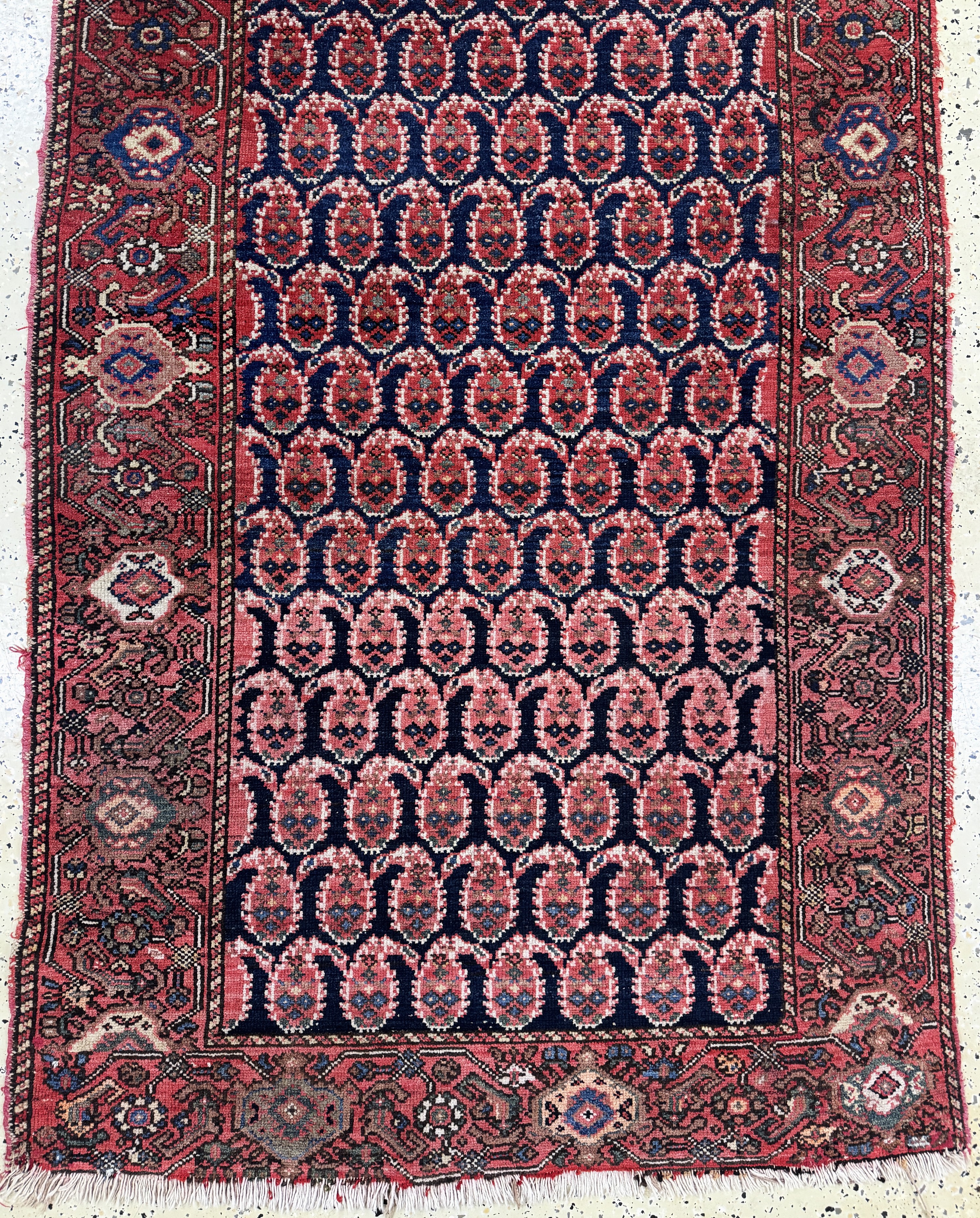 Detail d: Antiker Malayer, Persien, um 1900, Wolle auf Baumwolle, ca. 305 x 110 cm, EHZ: 3(restauriert).