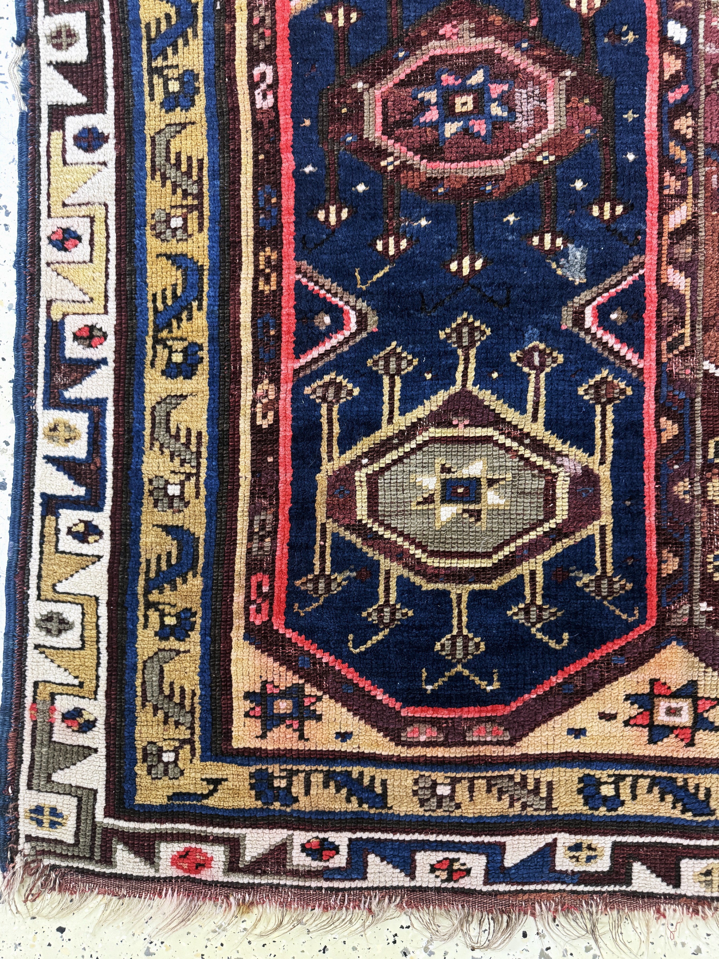 Detail b: Antiker Megri, Türkei, 19.Jhd, Wolle auf Wolle, ca. 160 x 125 cm, EHZ: 3(restauriert)